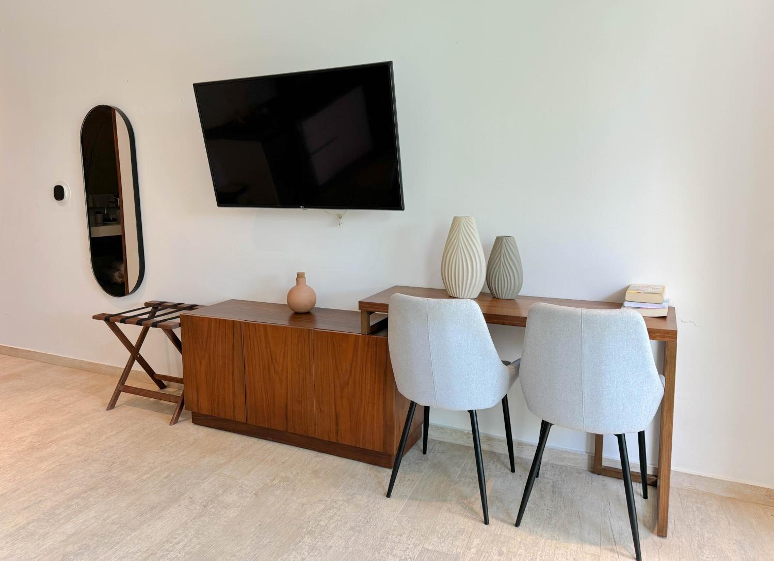 One-Bedroom Apartment - Photo 28