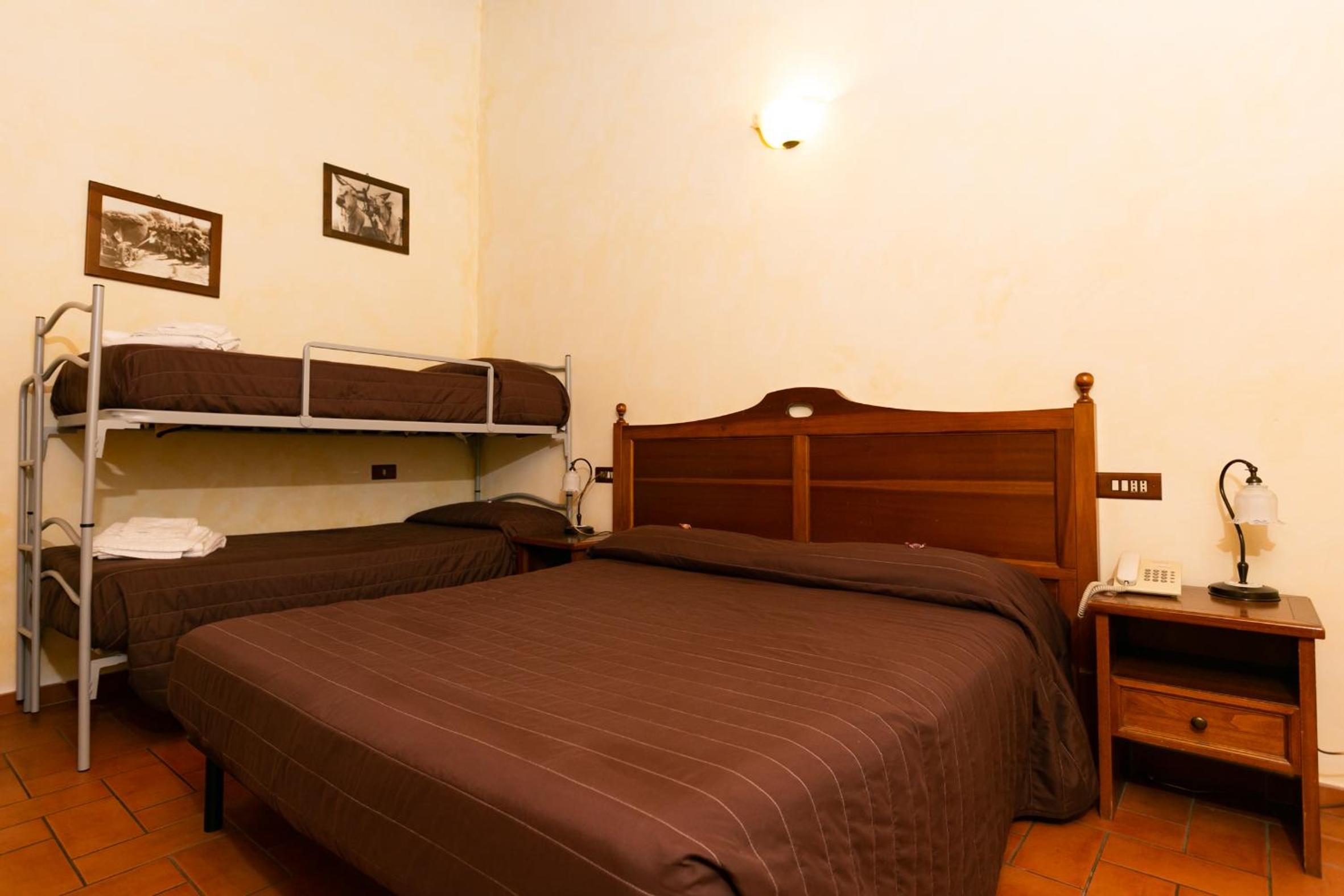 Deluxe Quadruple Room - Photo 3