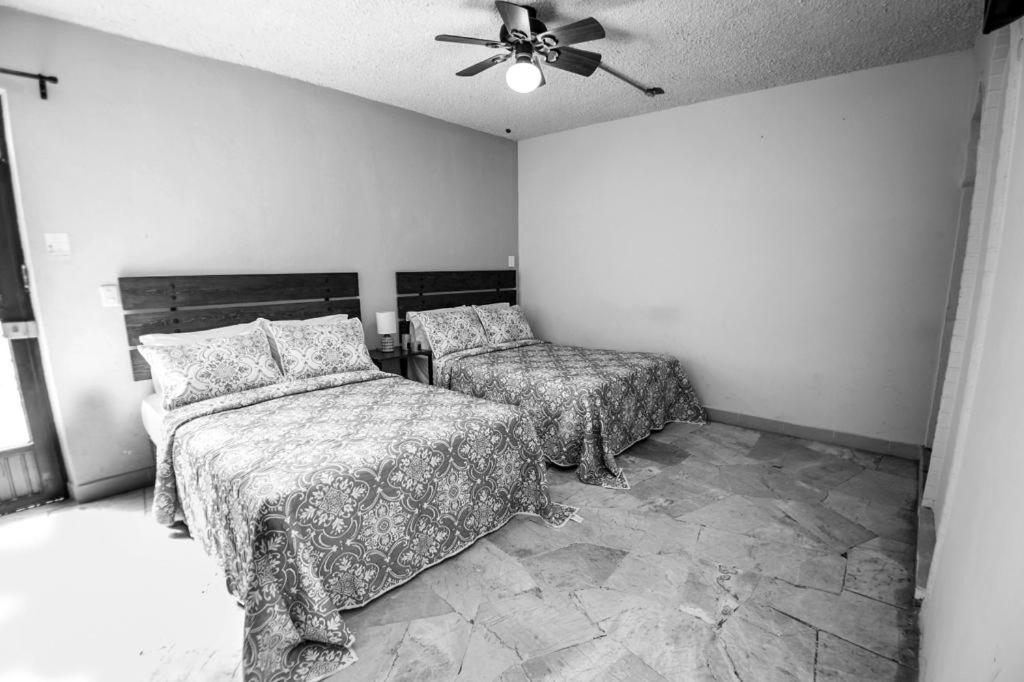 Twin Room with Private Bathroom - Photo 1