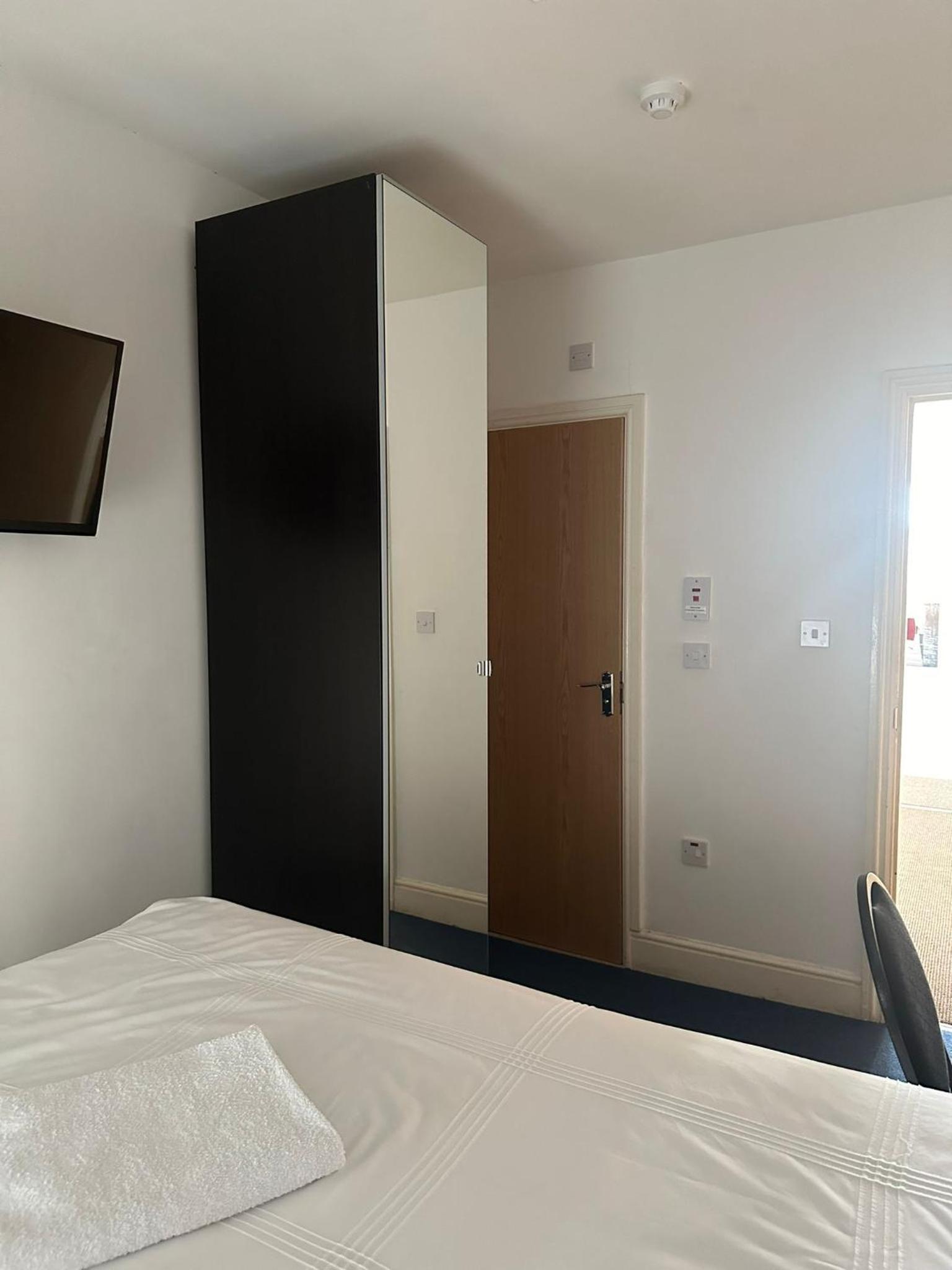 Budget Double Room photo 3
