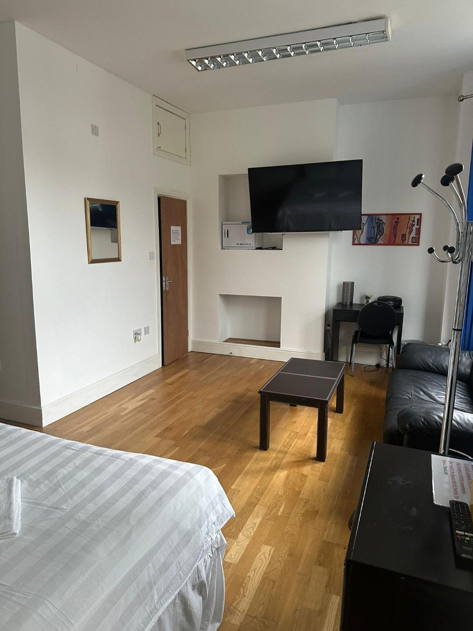 Large Double Room photo 3
