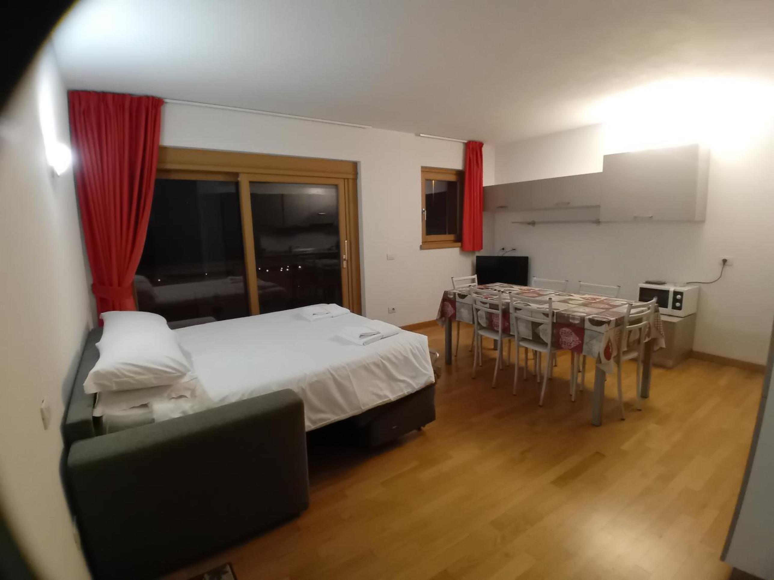 One-Bedroom Apartment with Mountain View photo 3