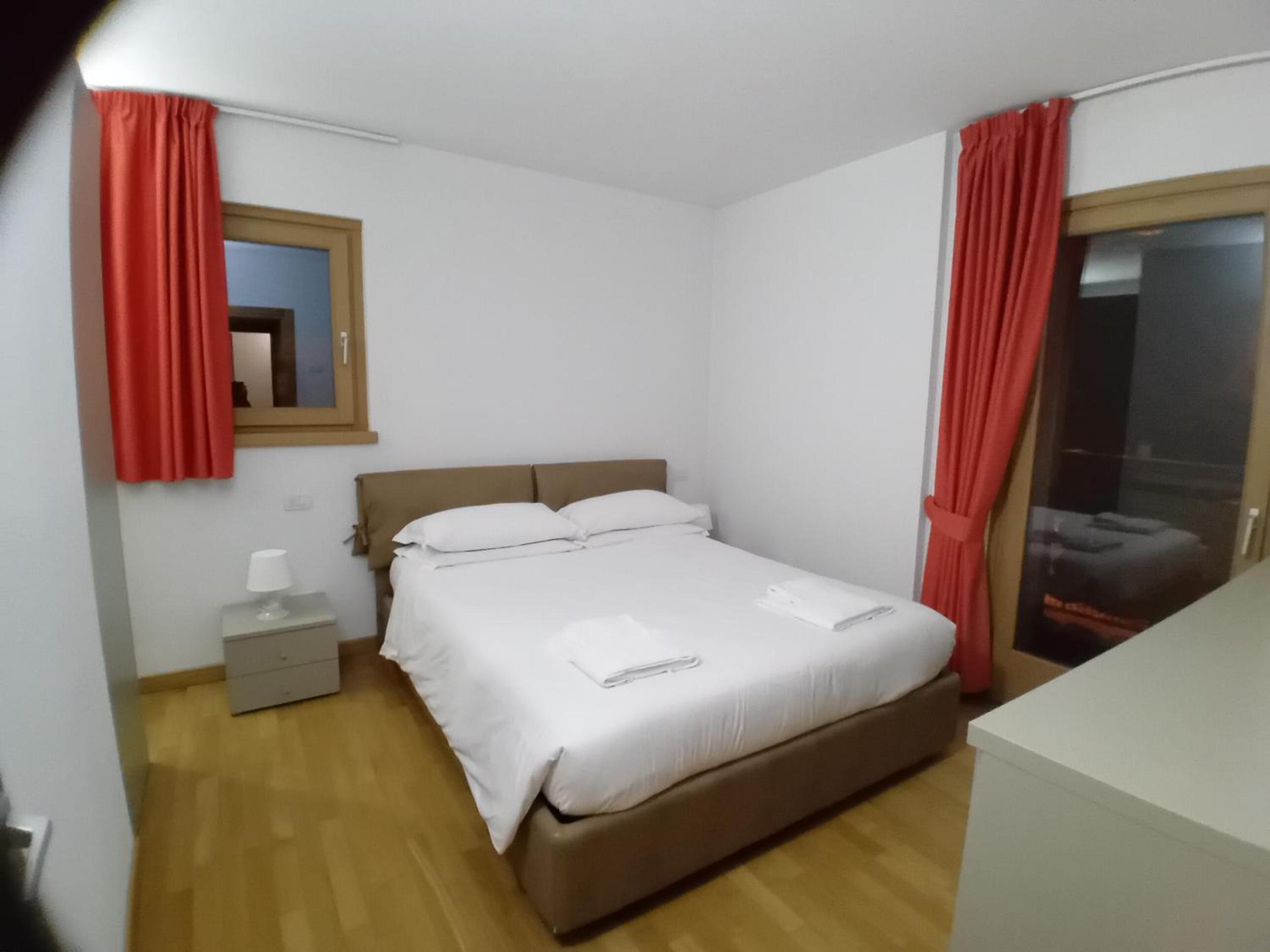One-Bedroom Apartment with Mountain View photo 2