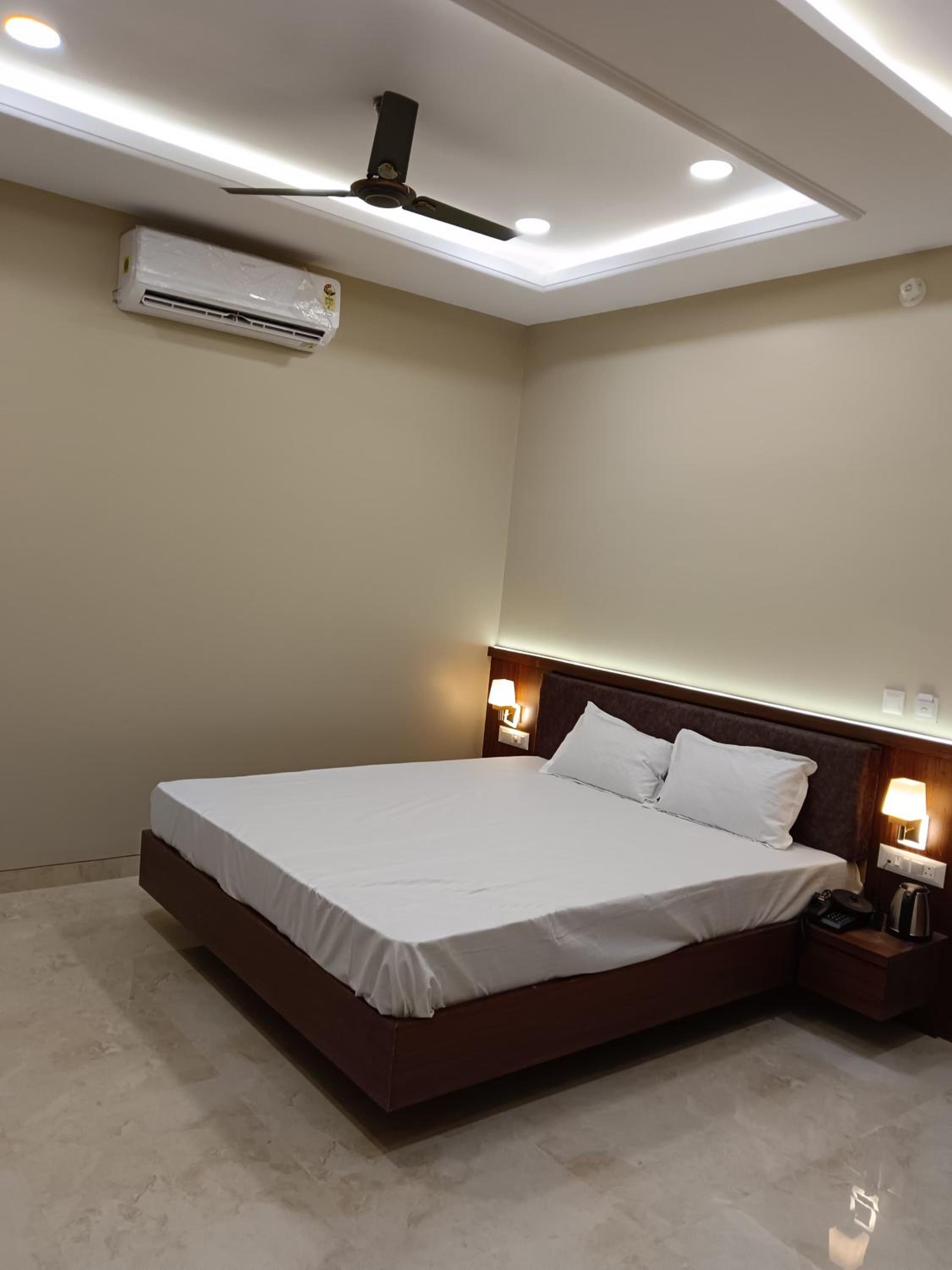 Deluxe Room - Photo 17