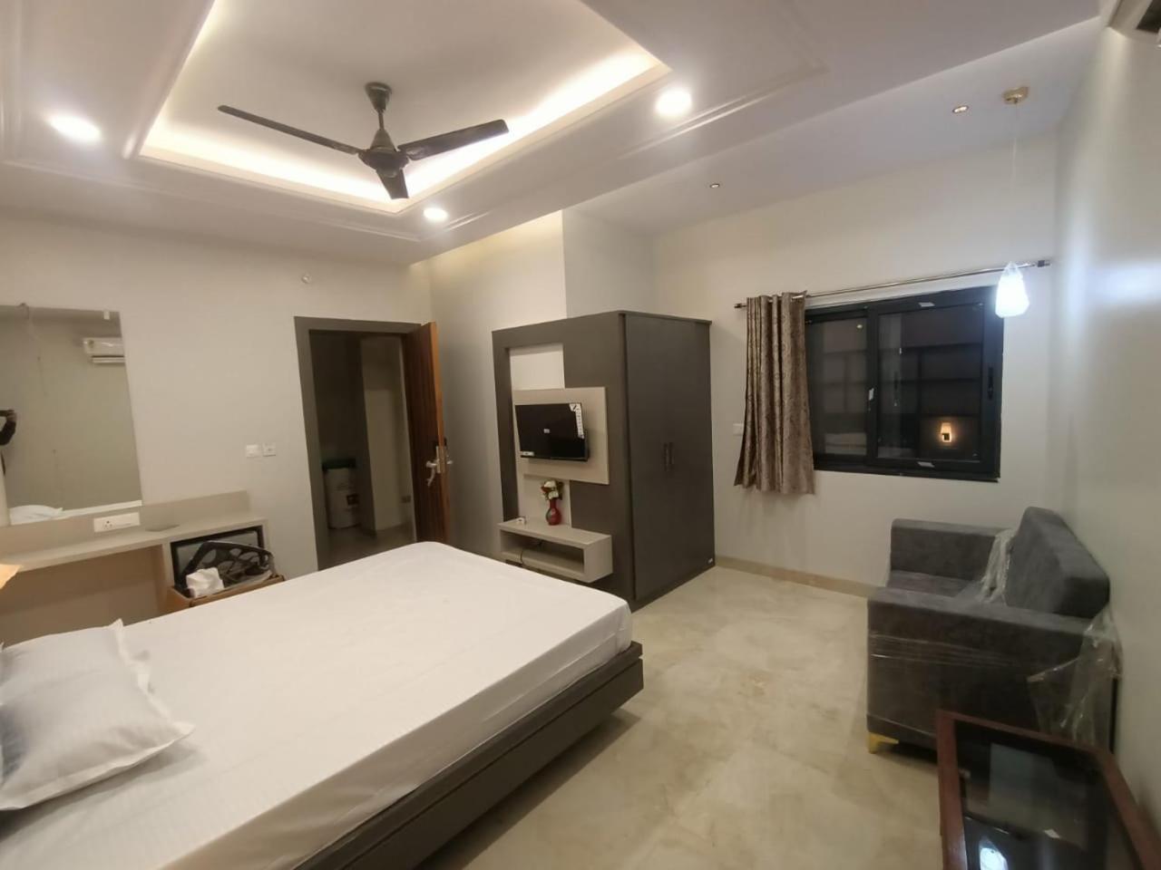 Deluxe Room - Photo 16