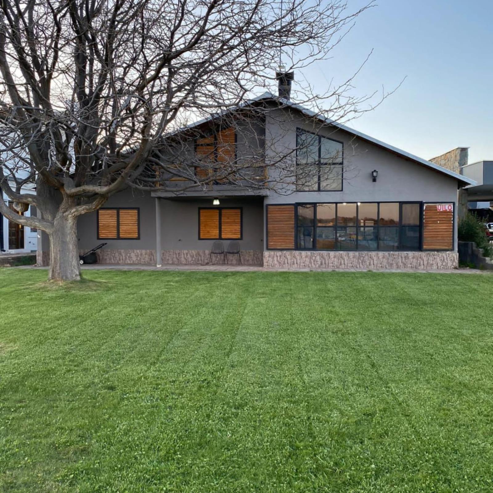 Three-Bedroom House photo 2