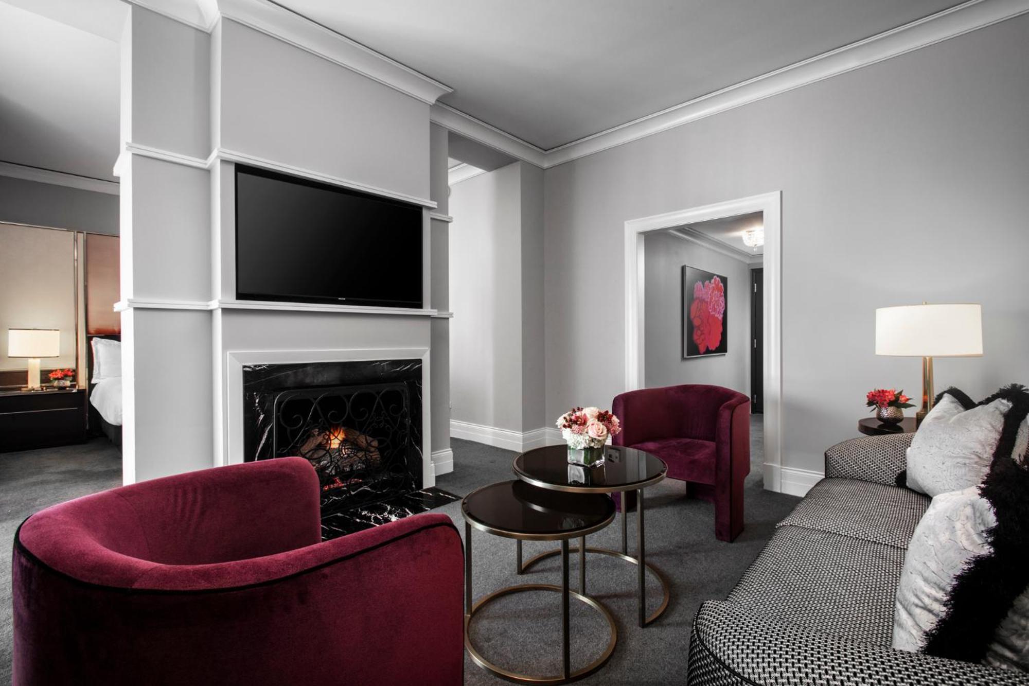 Junior Suite with Fireplace - Photo 4