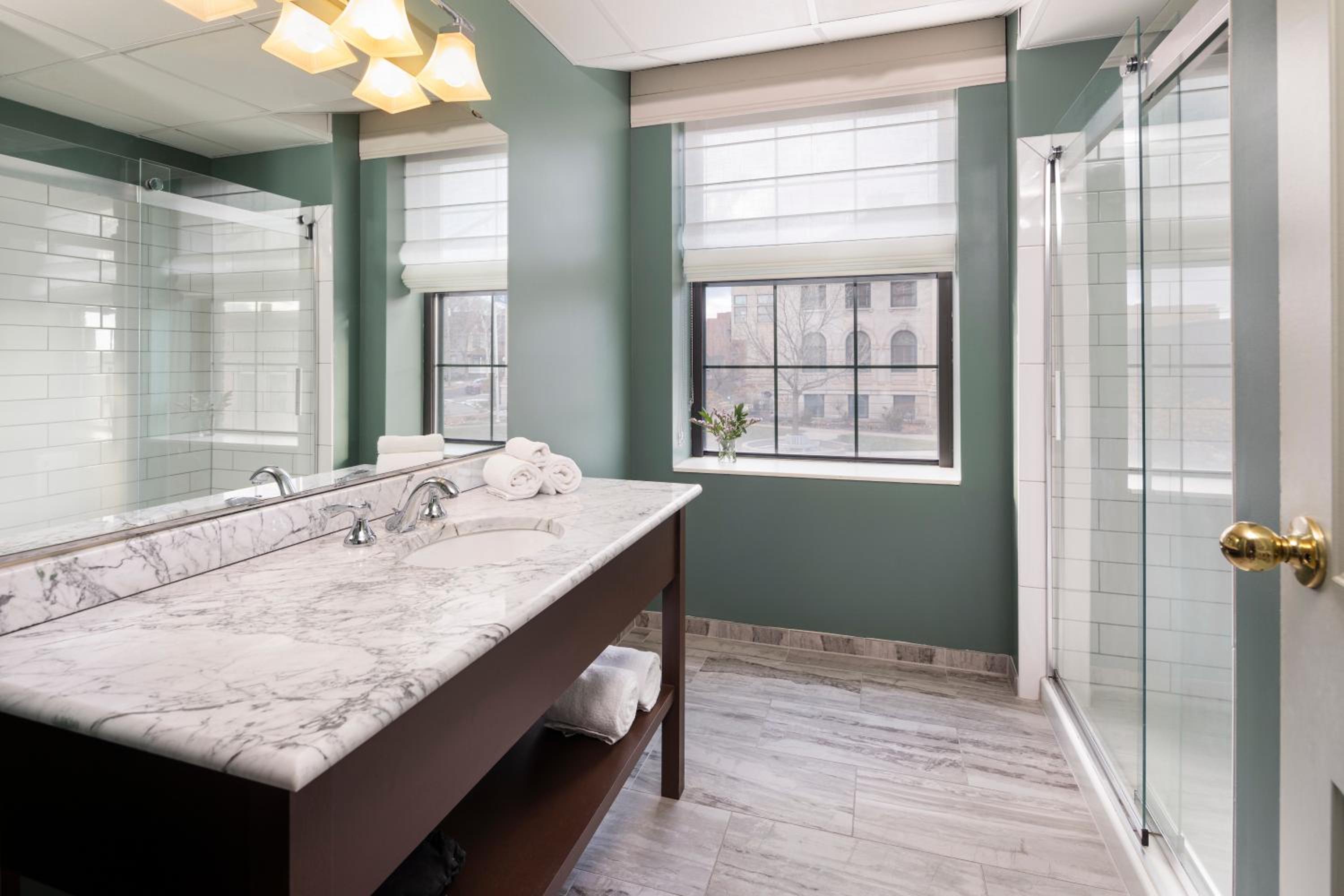 King Room with Lake View photo 3