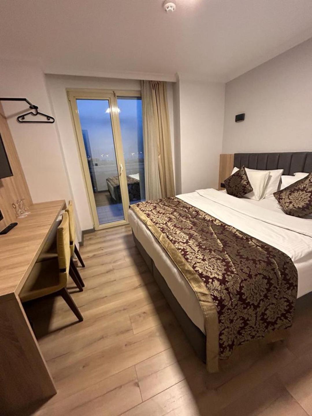 Standard Double or Twin Room photo 3