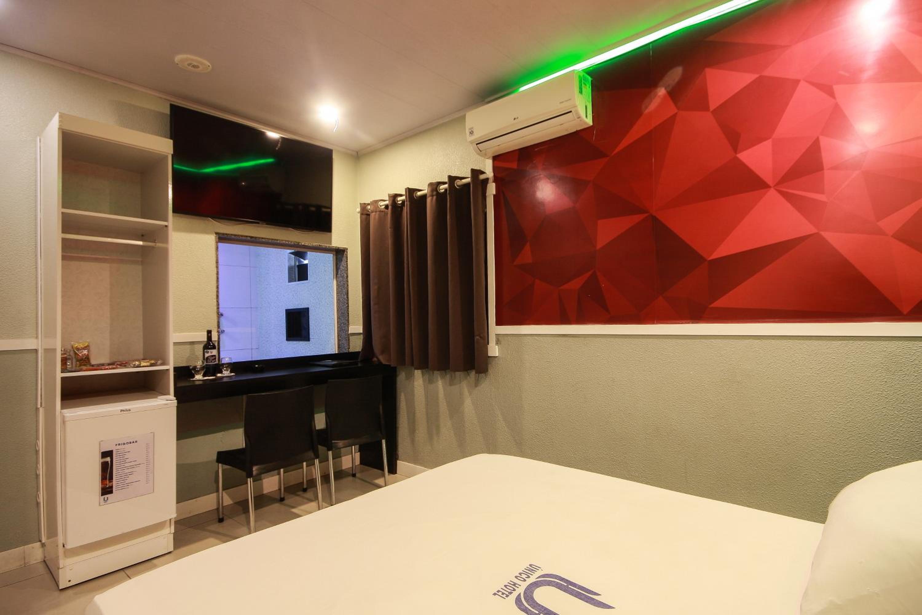 Deluxe Suite with Spa Bath