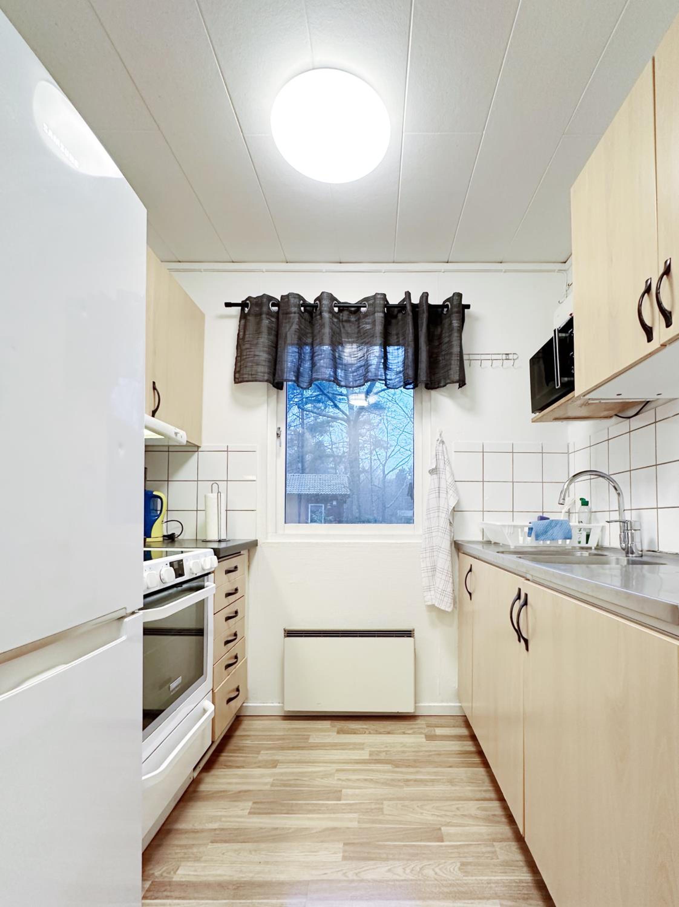Three-bedroom House - Pets Allowed - Photo 19