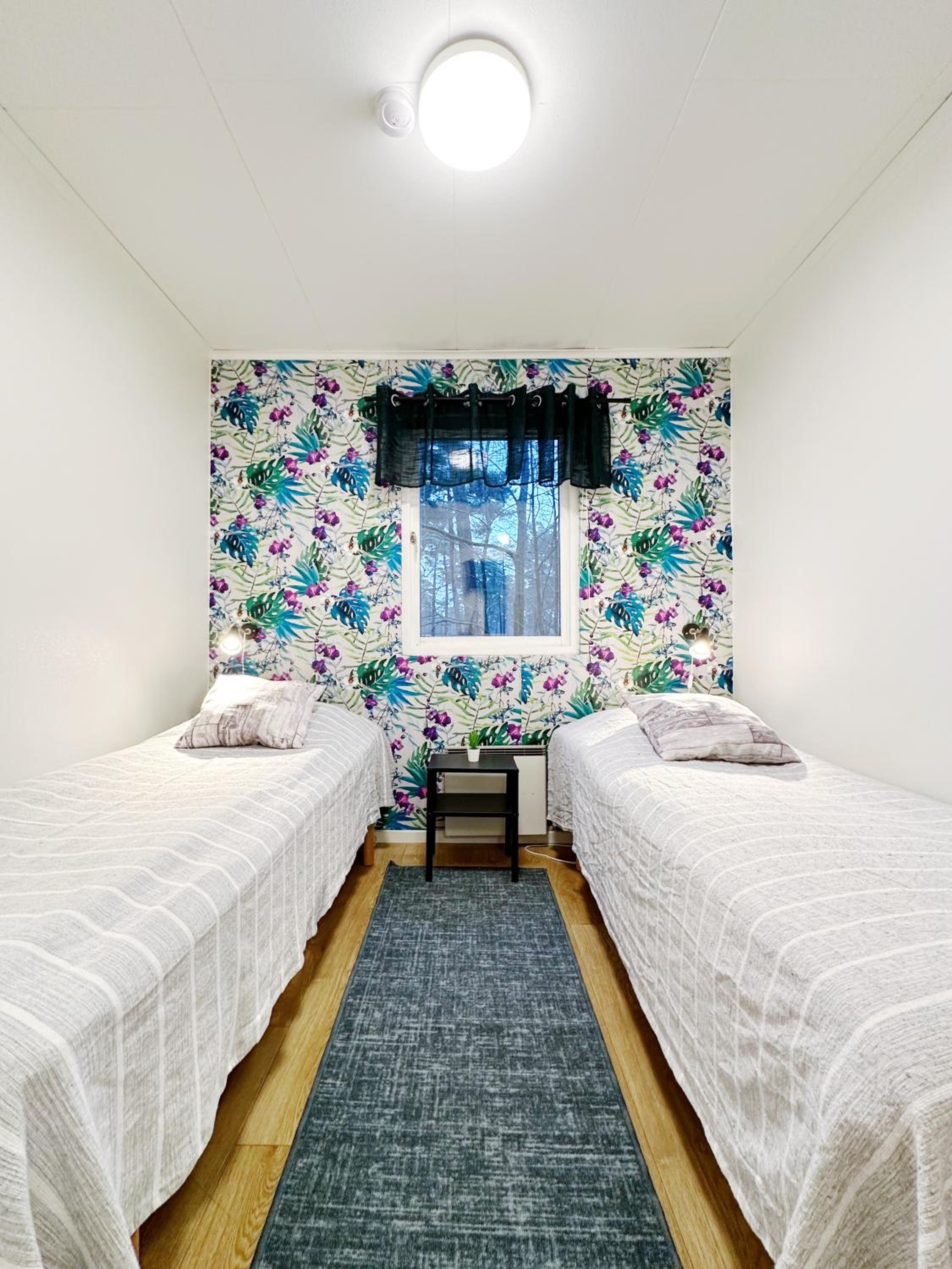 Three-bedroom House - Pets Allowed - Photo 24