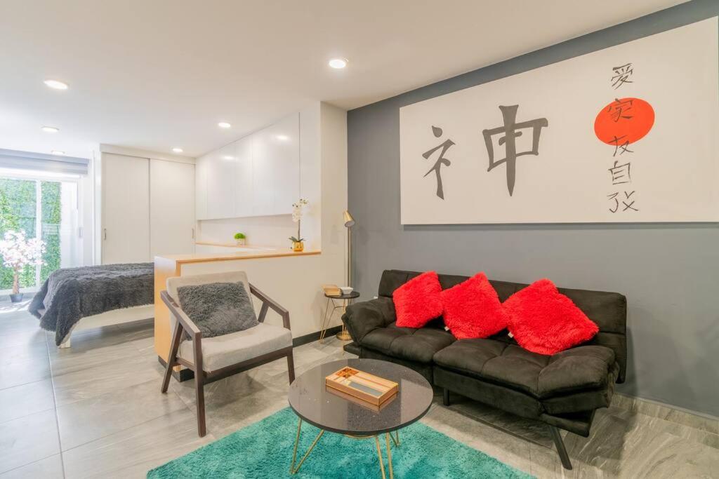 One-Bedroom Apartment photo 1