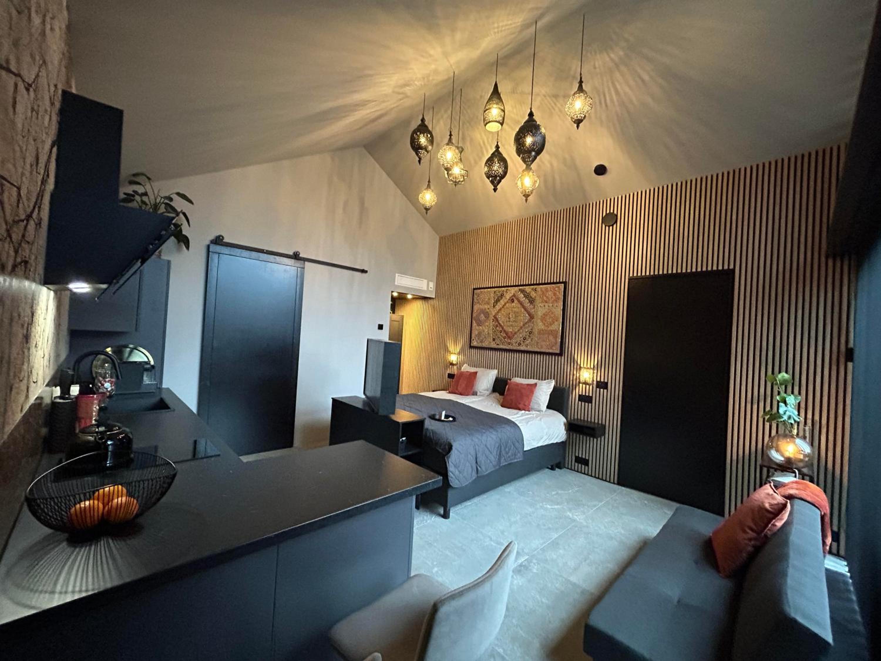 Deluxe King Room photo 1