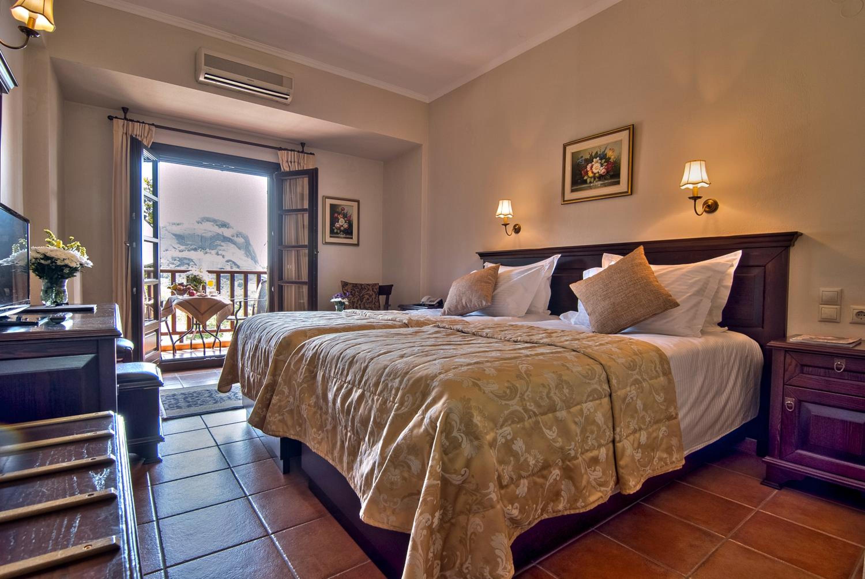 Double or Twin Room with Panoramic Meteora View photo 1