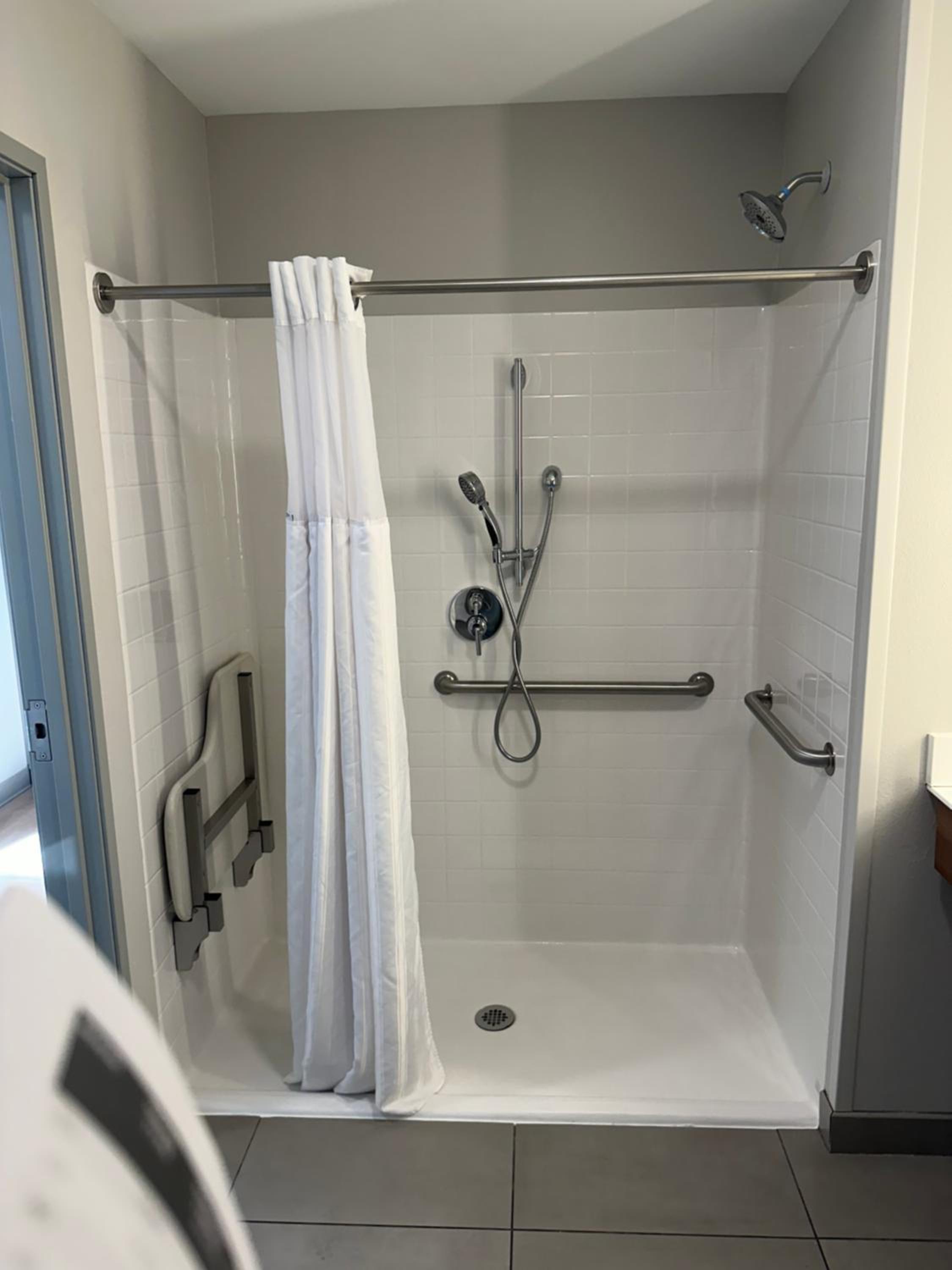 King Room - Mobility Access/Non-Smoking - Photo 4