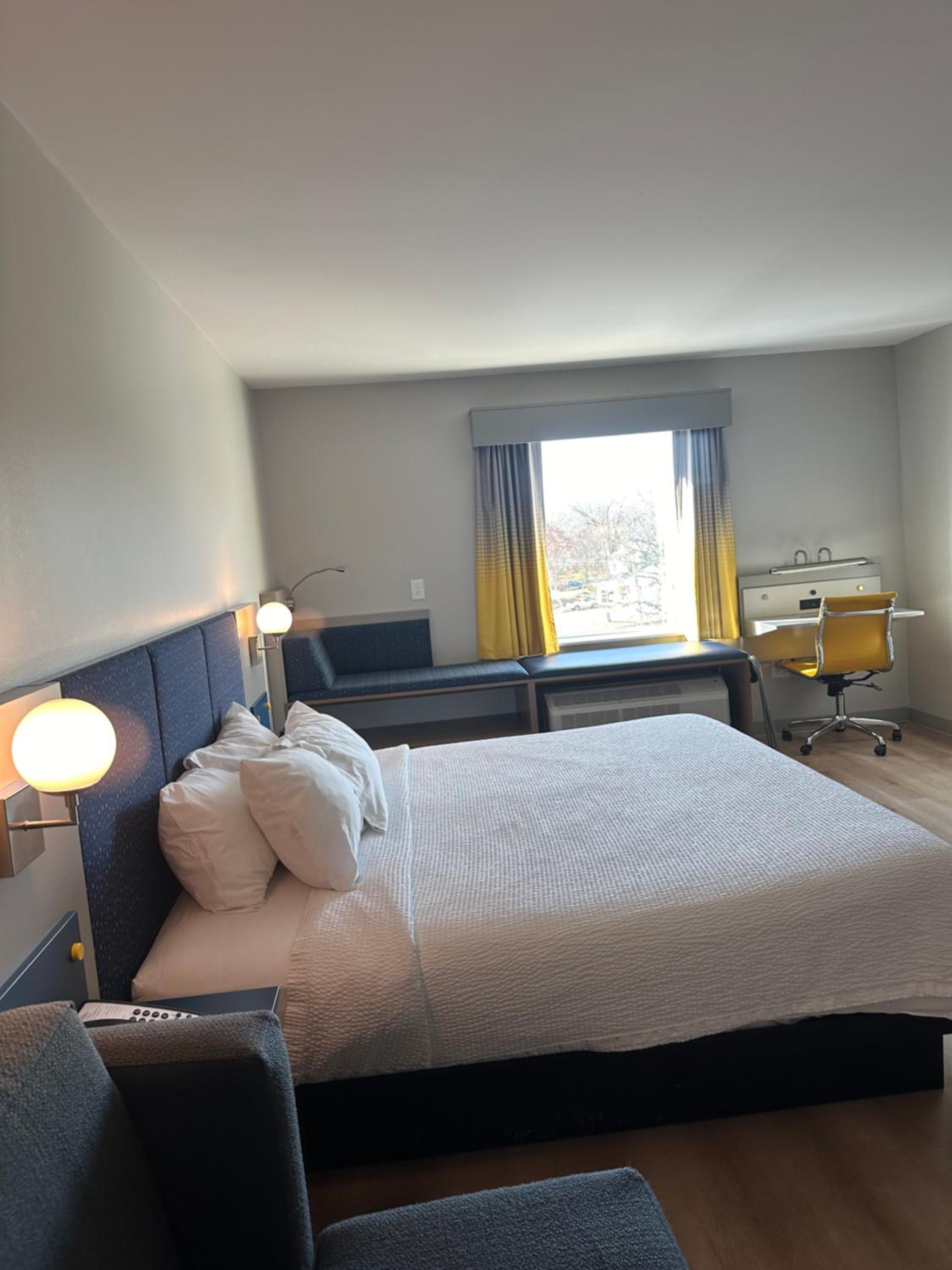 King Room - Mobility Access/Non-Smoking - Photo 1