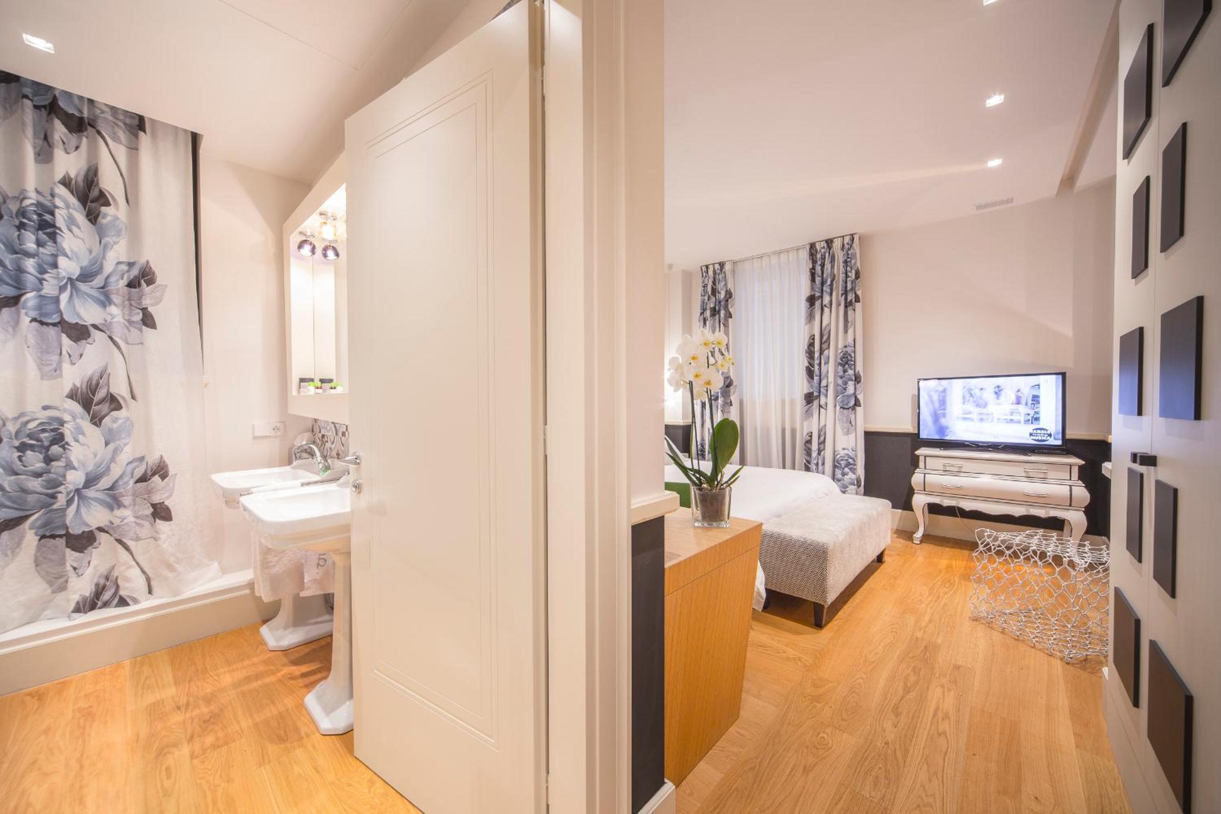 Suite photo 1