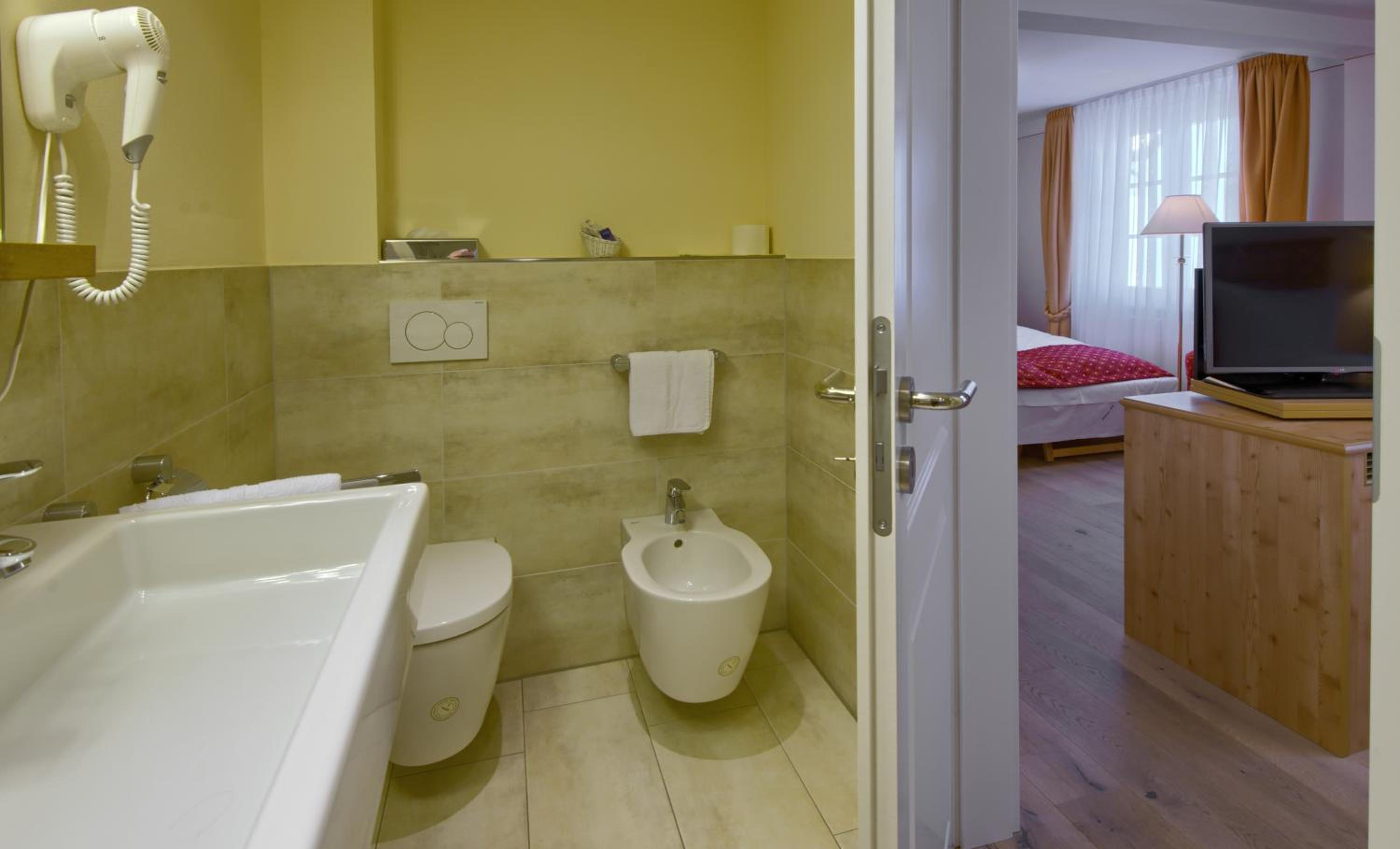 Deluxe Double Room - Photo 10
