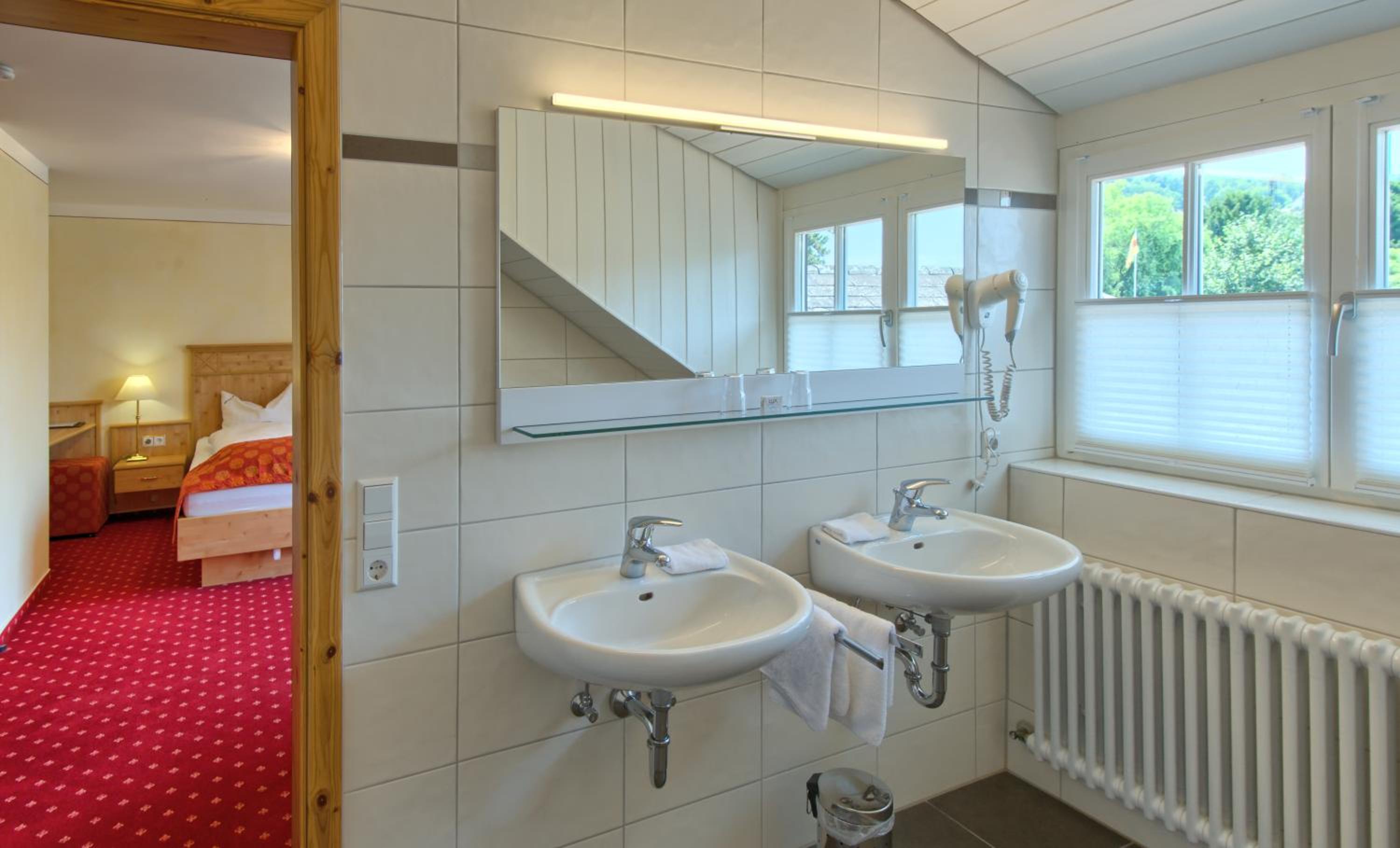 Deluxe Double Room - Photo 11