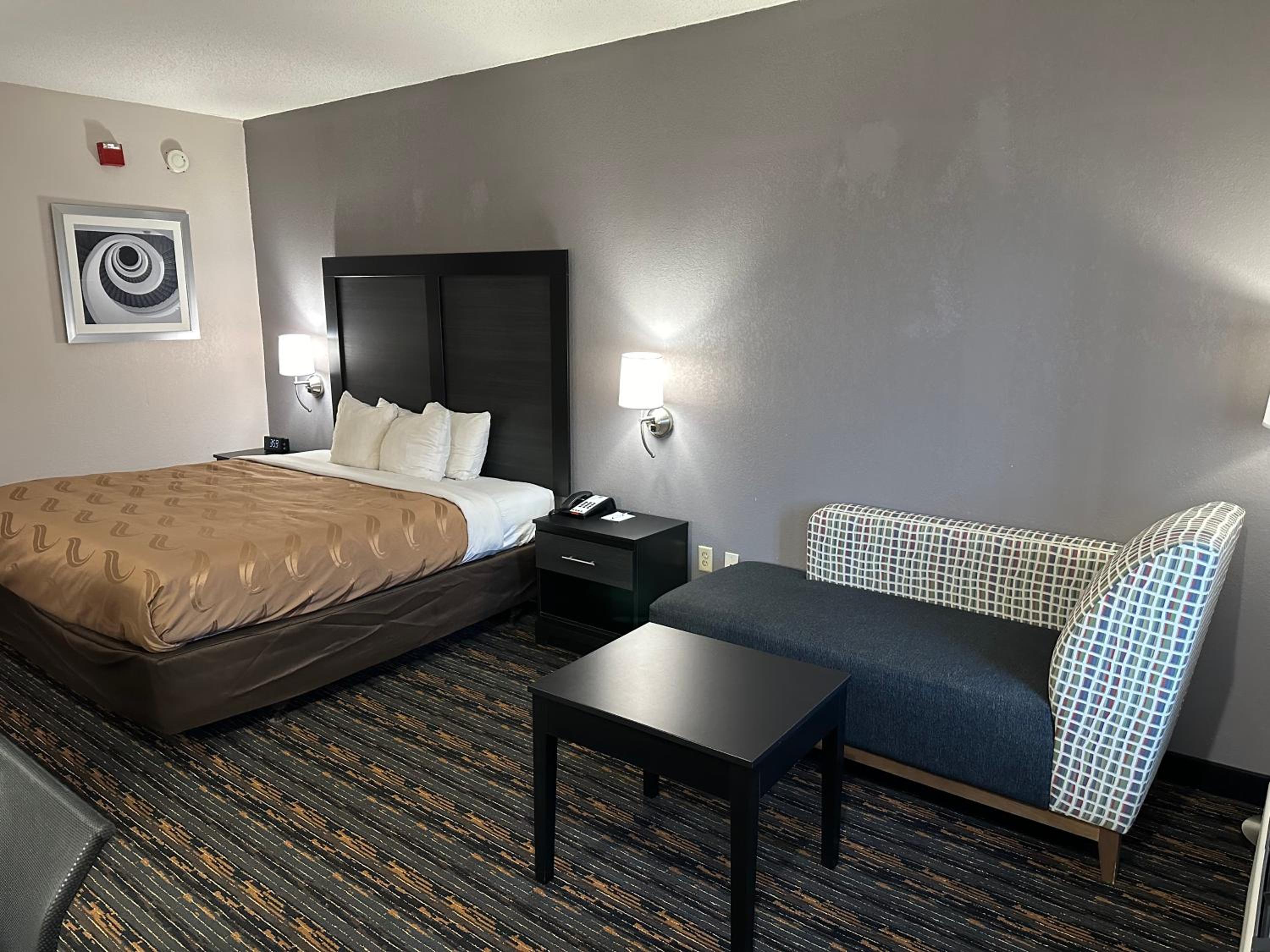 King Room - Accessible/Non-Smoking - Photo 1
