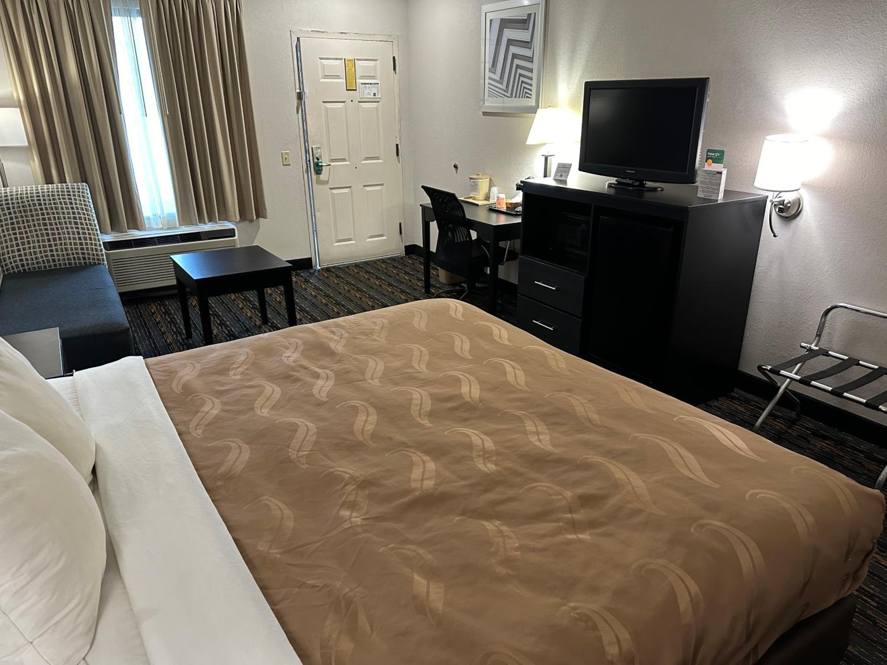 King Room - Accessible/Non-Smoking - Photo 4