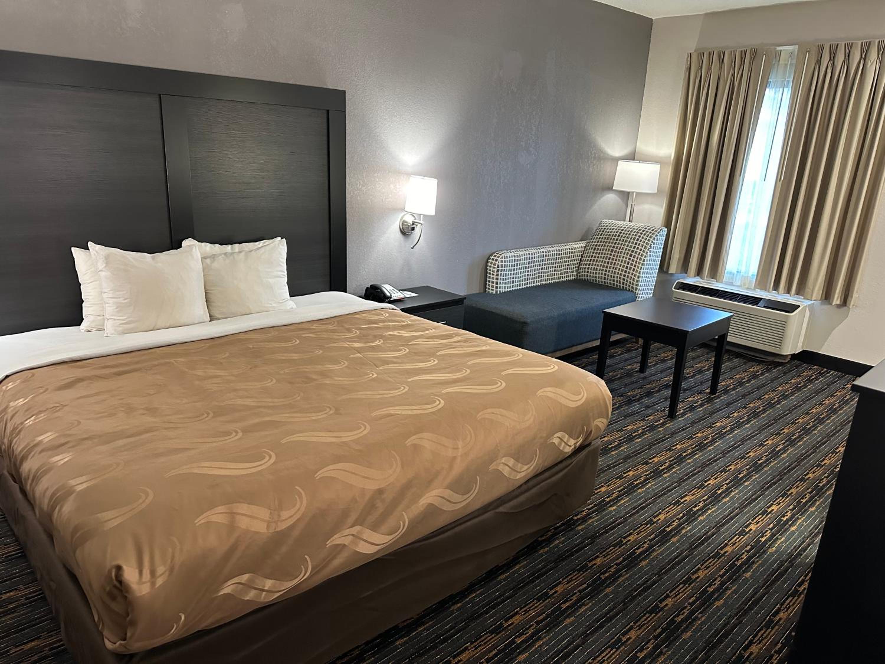 King Room - Accessible/Non-Smoking - Photo 5