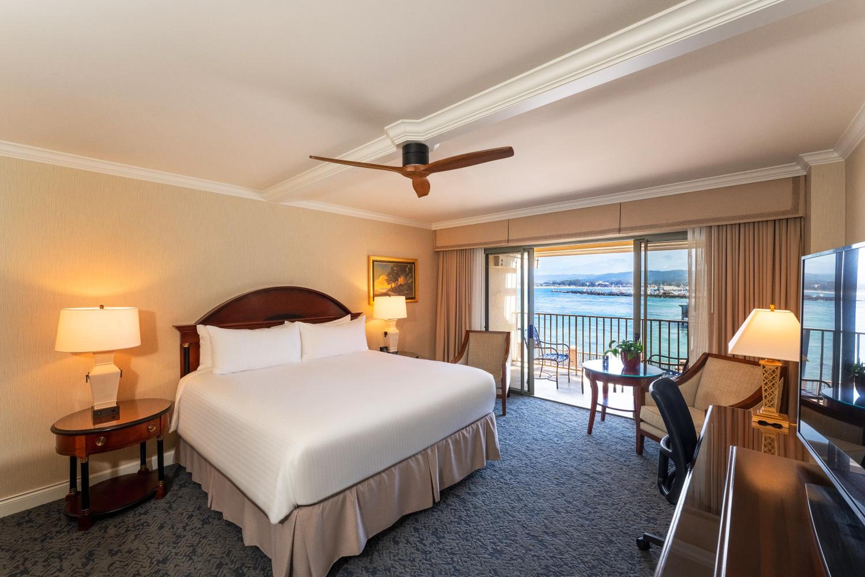 Deluxe King Room with Harbor View - Photo 1