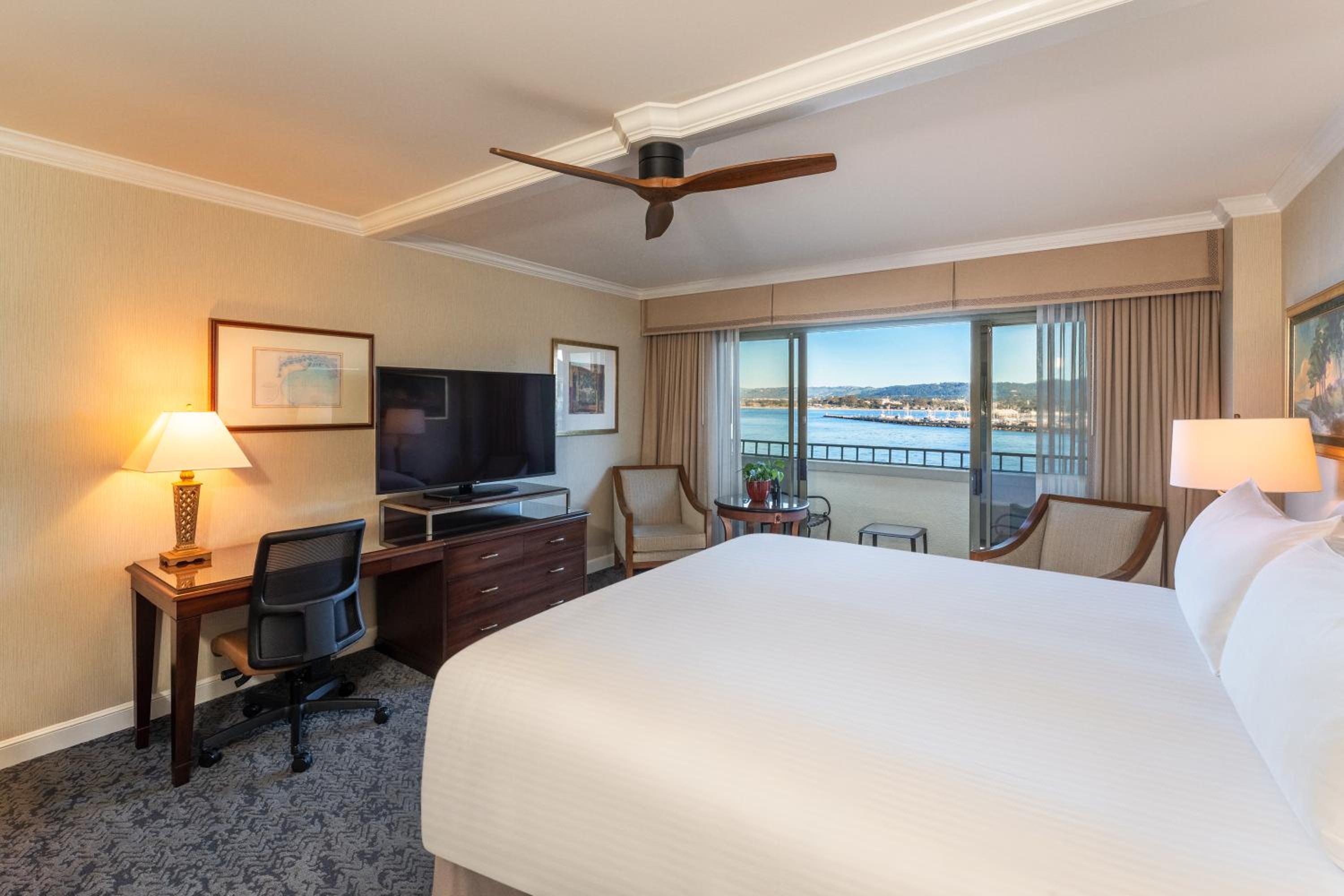 Deluxe King Room with Harbor View - Photo 2