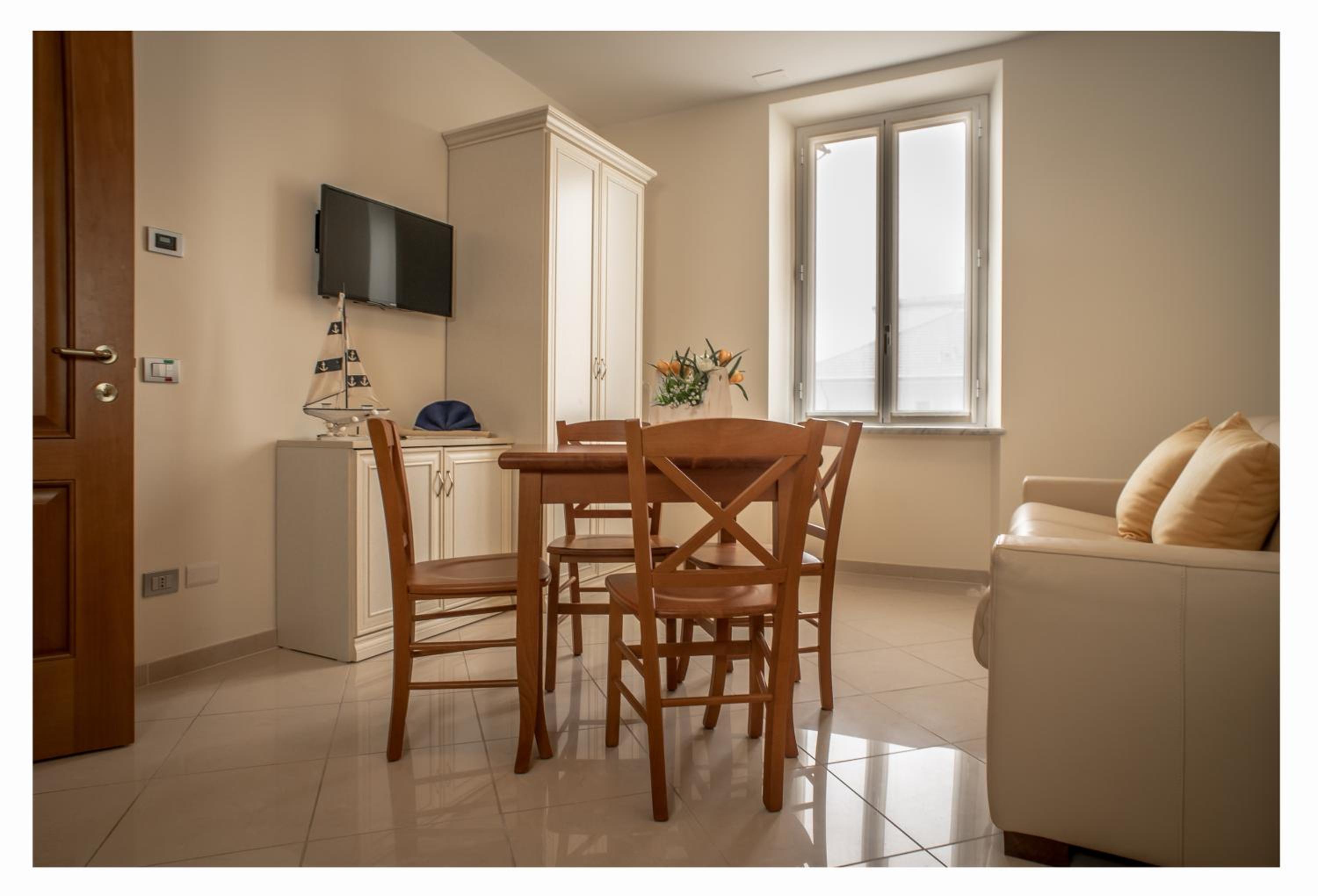 Superior One-Bedroom Apartment with Partial/Side Sea View, photo 6