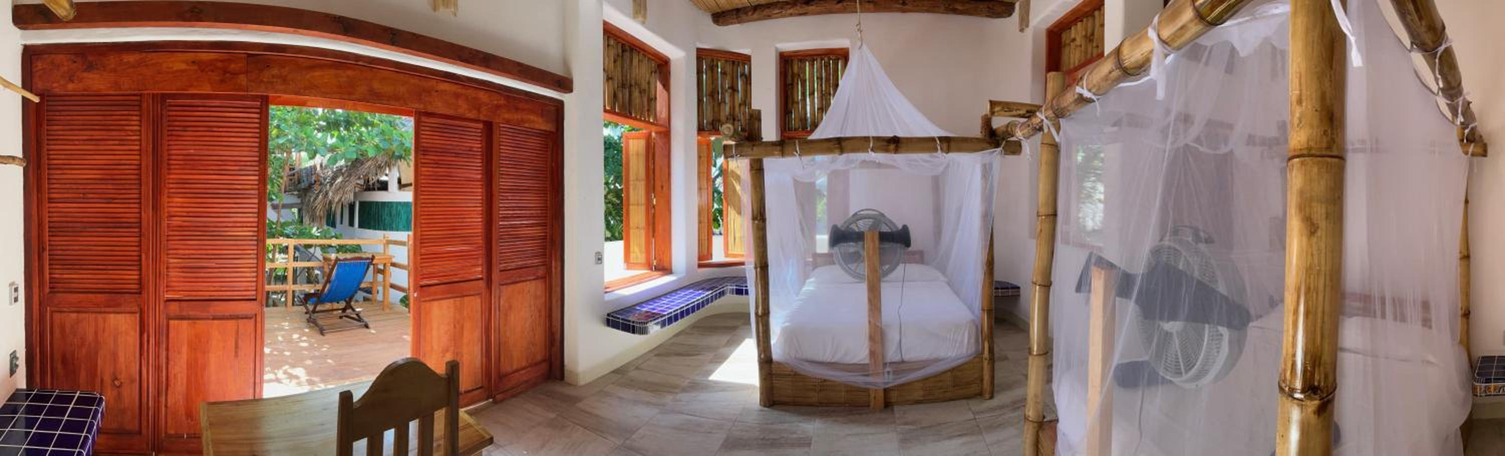 Deluxe Queen Room with Two Queen Beds photo 2