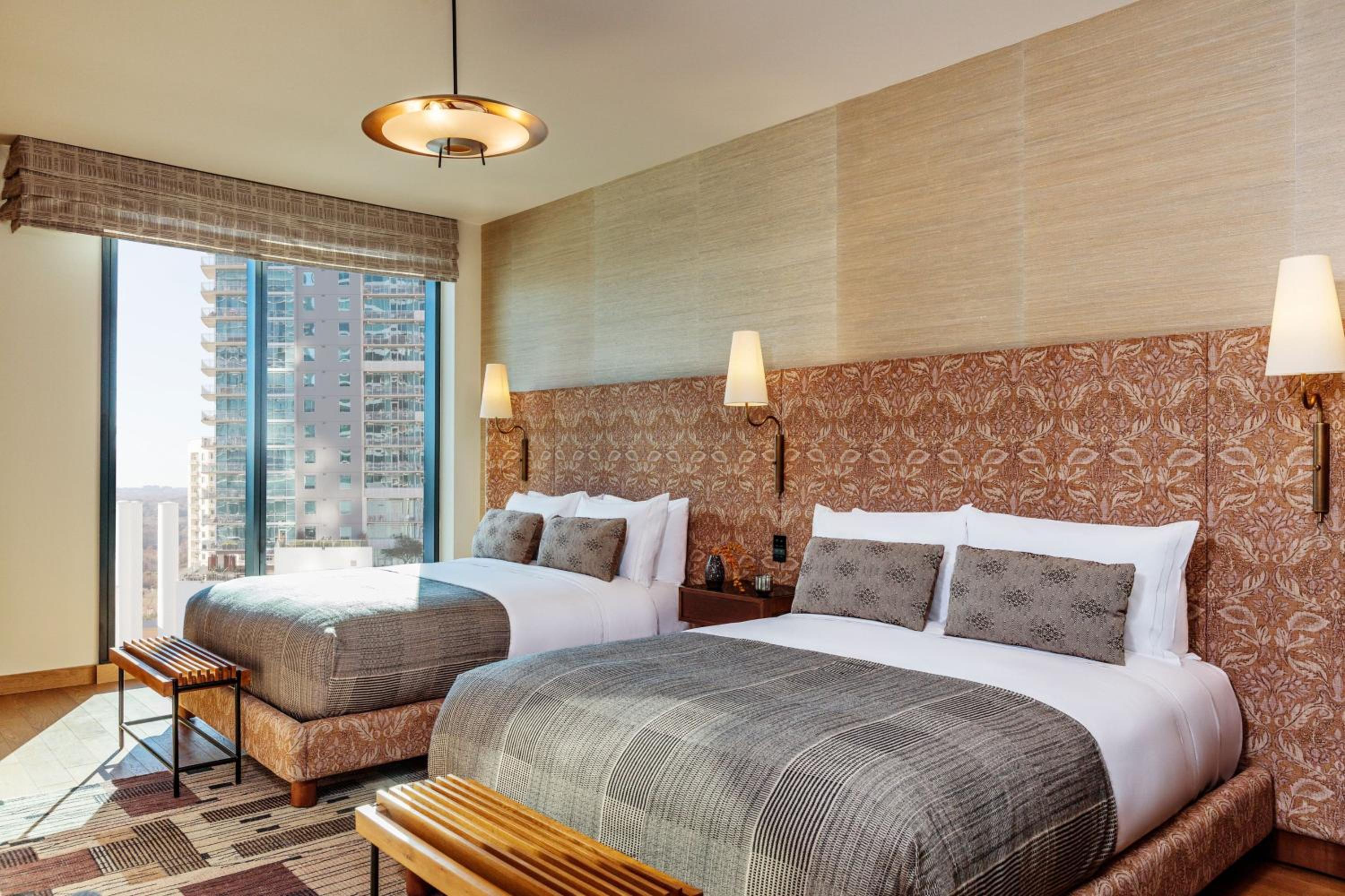 Queen Room with Two Queen Beds - Photo 2