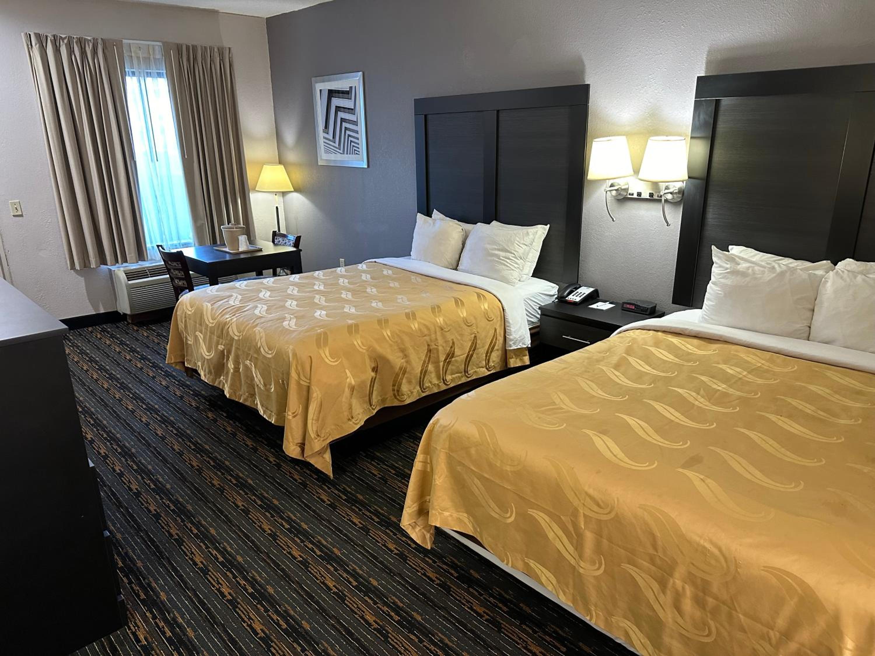 Queen Room with Two Queen Beds - Non-Smoking - Photo 1