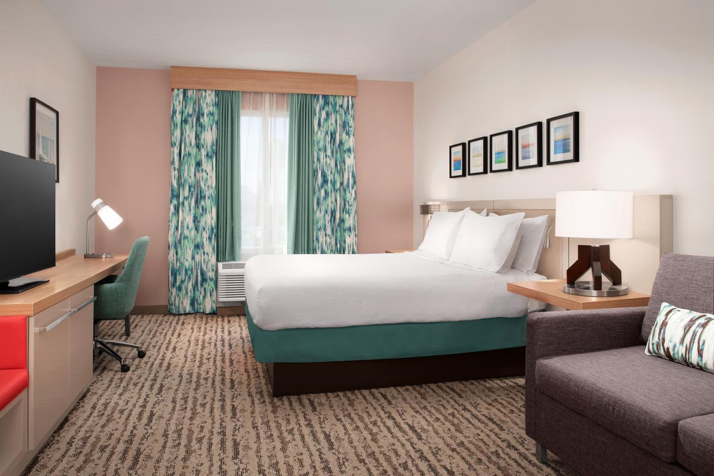 Standard King Room - Photo 7