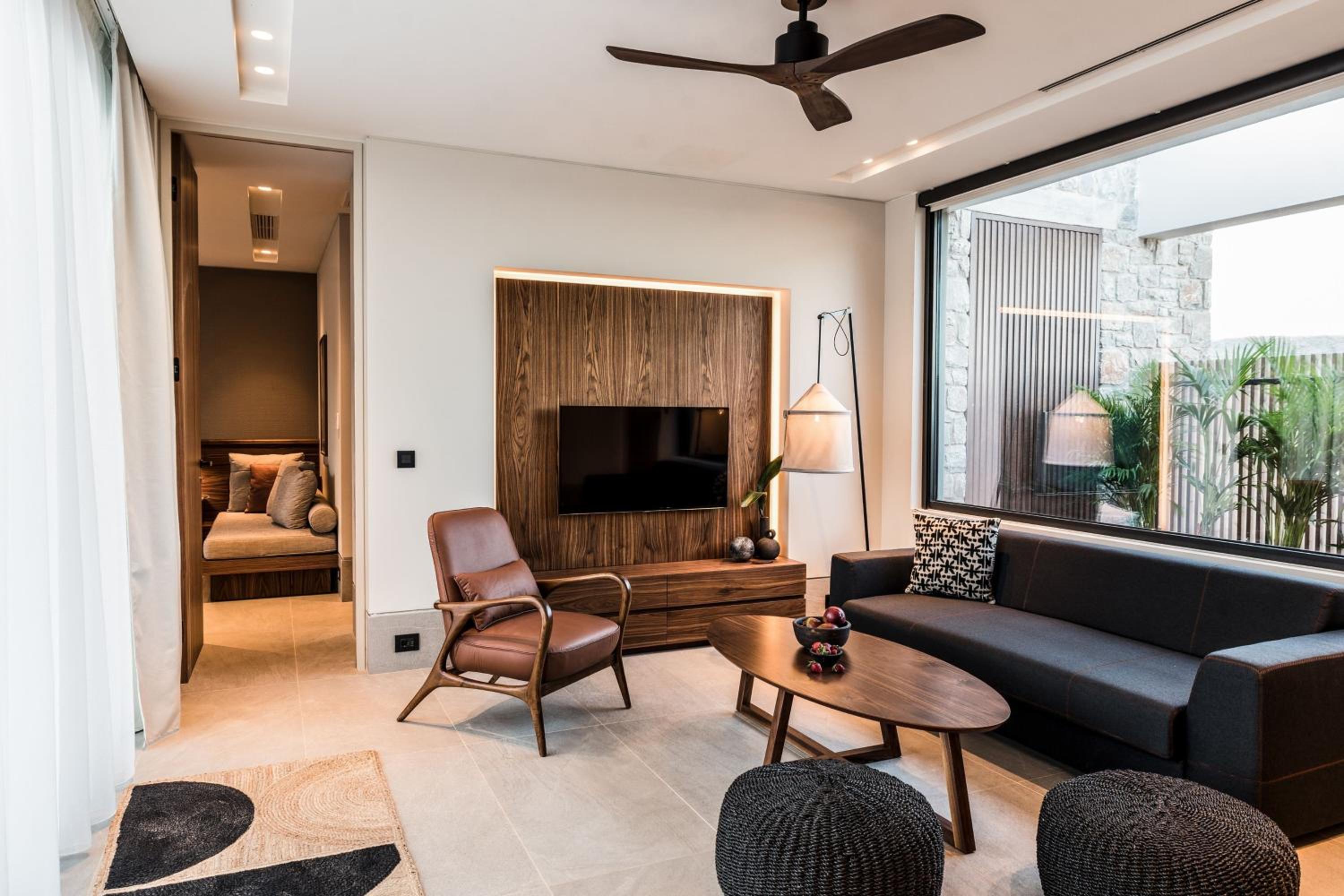 Core, 1 Bedroom Residence, 1 King, Sofa bed, Inland view thumbnail 6