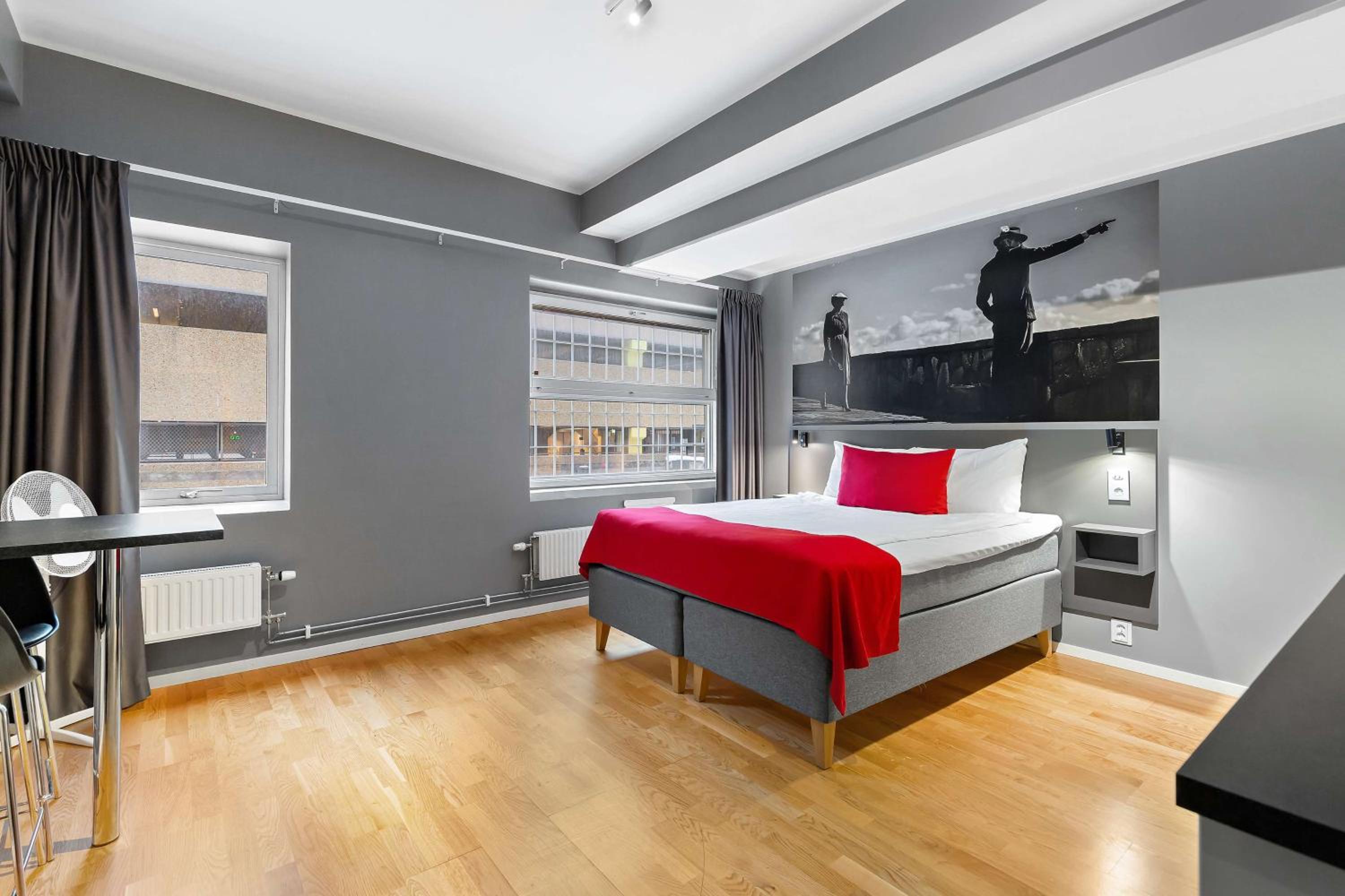 Superior Double Room thumbnail 5
