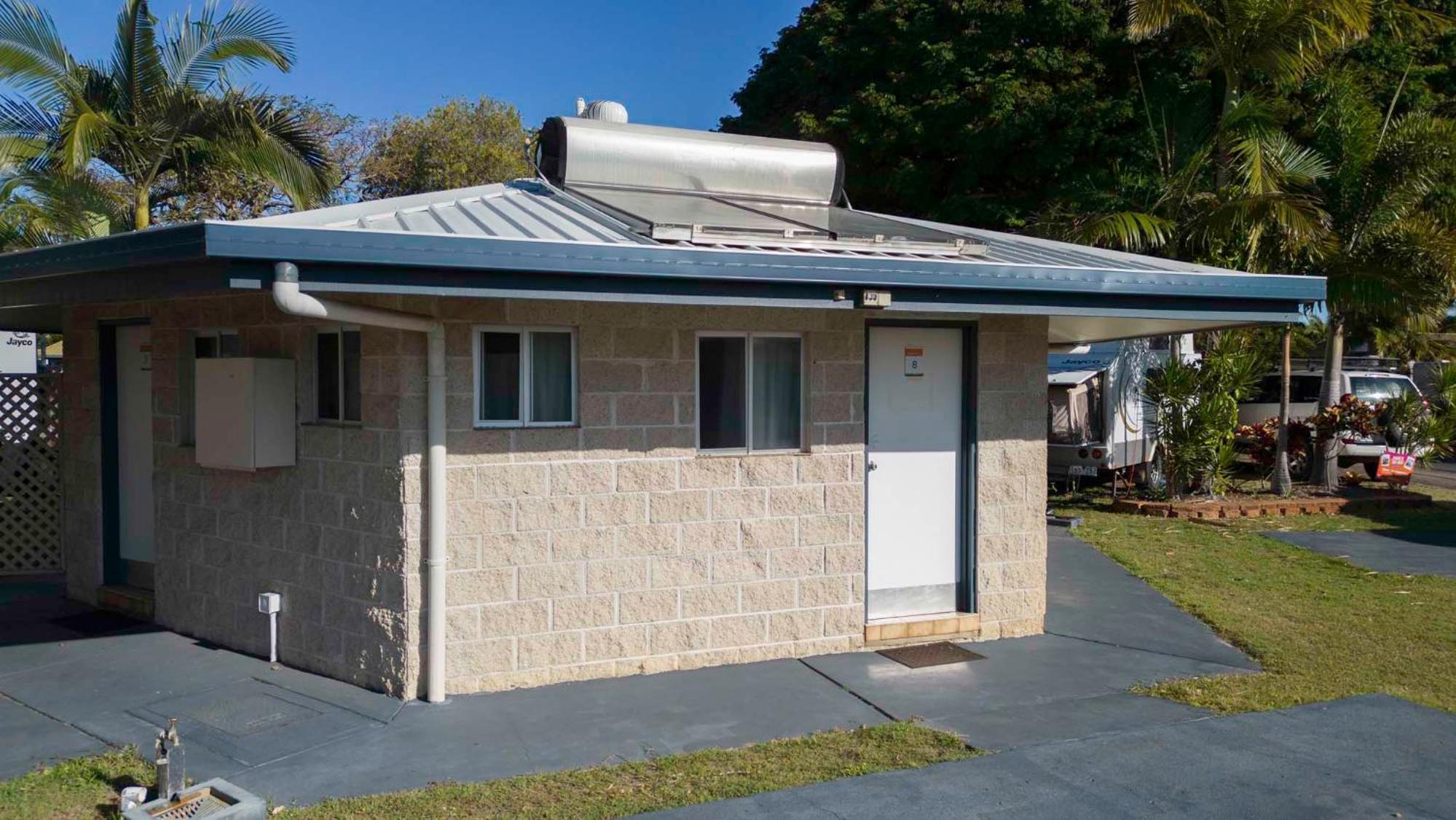 Budget One-Bedroom Cabin (with Private External Bathroom) photo 3