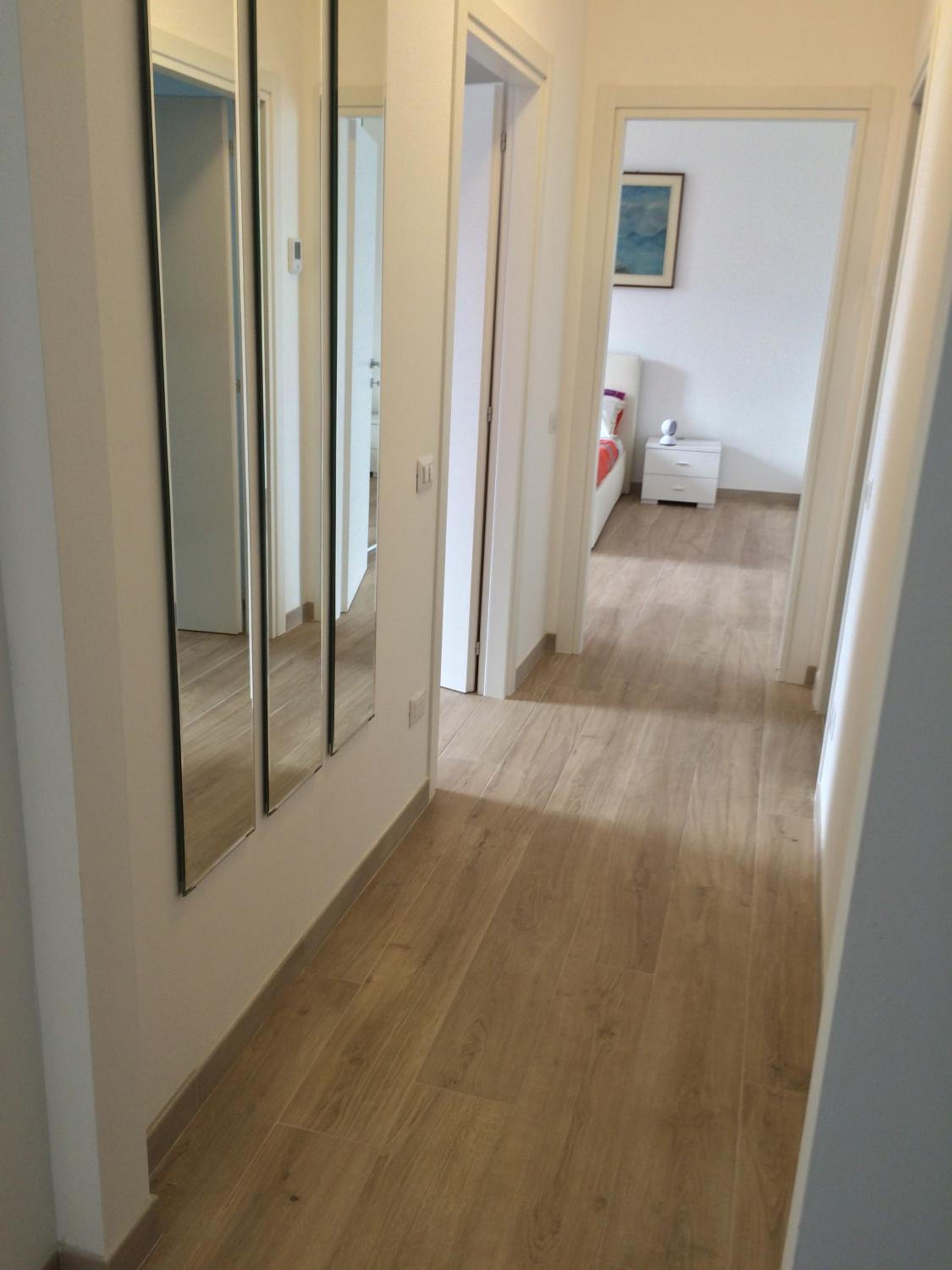 Apartment with Lake View - Photo 3