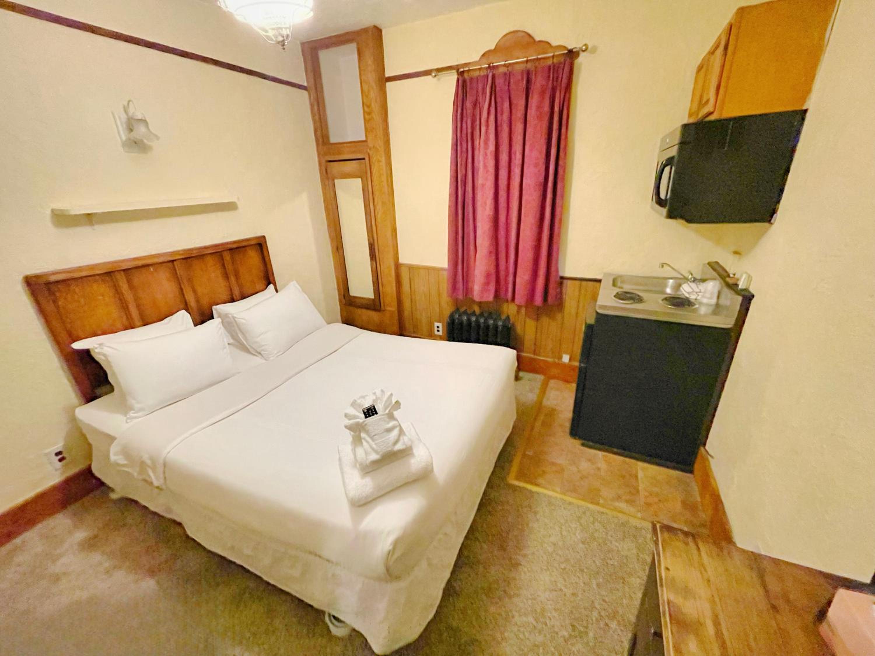 Standard Queen Room with Kitchenette
