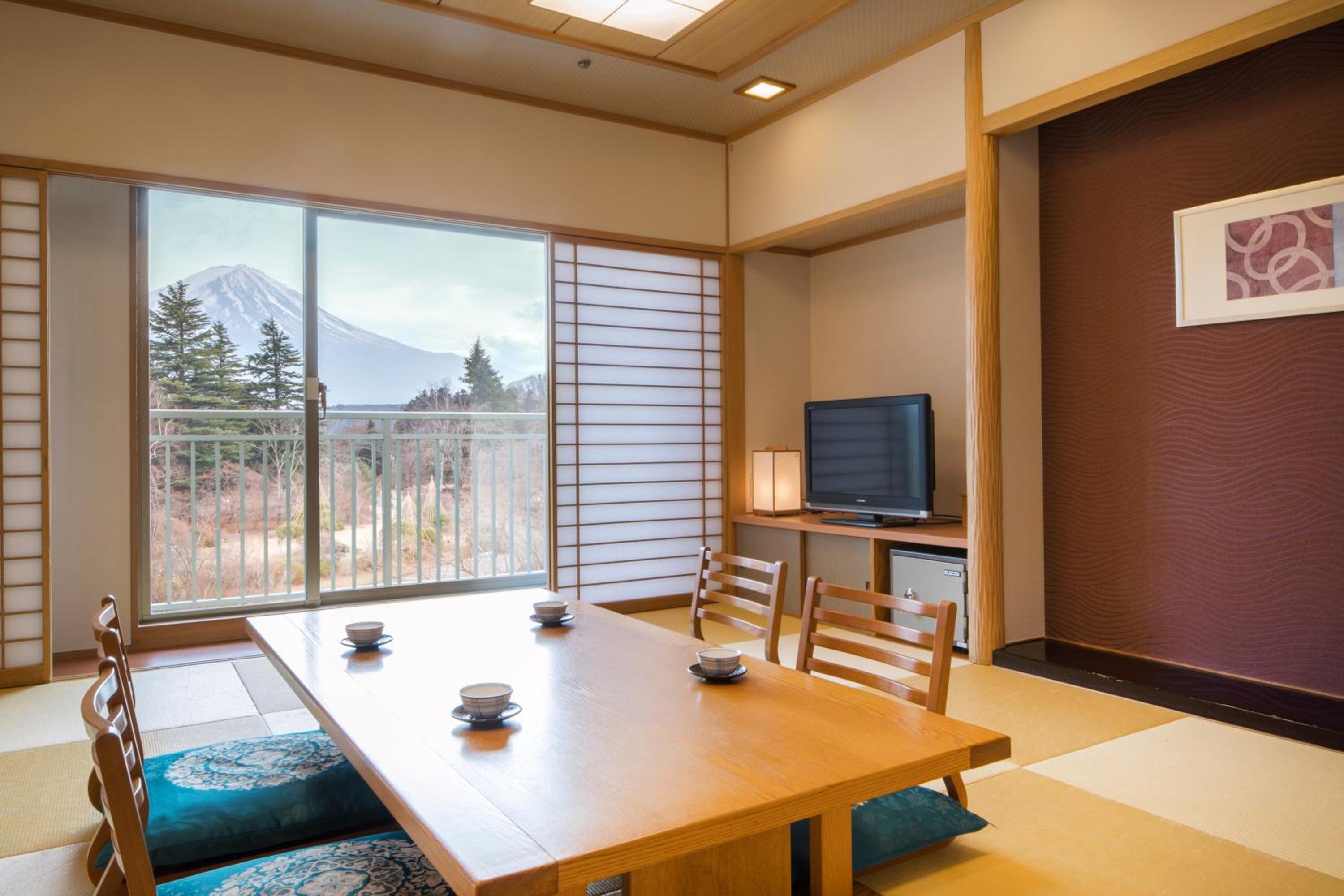 Large Japanese-Style Room with Mountain View