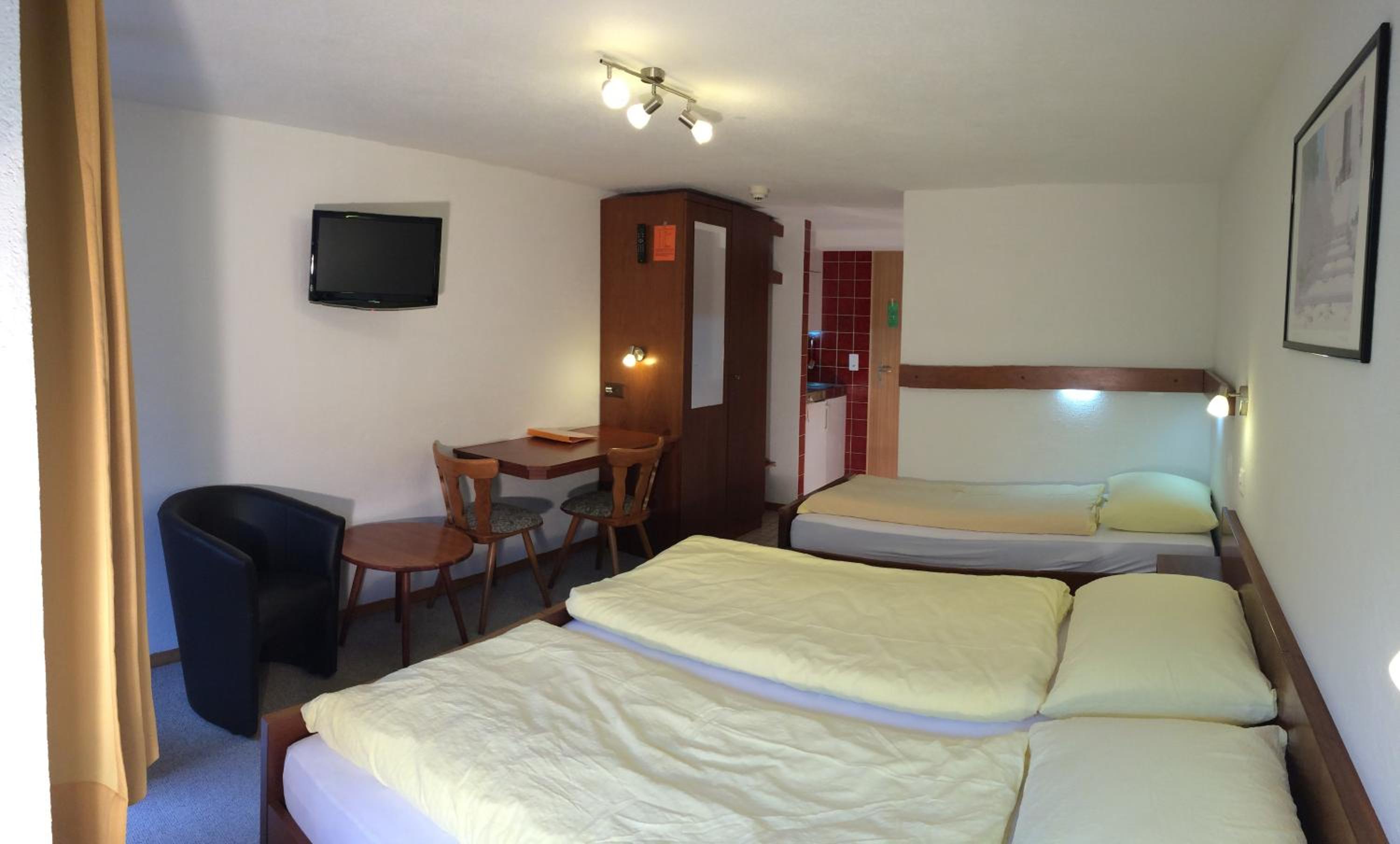 Triple Room with Lake View - Photo 2