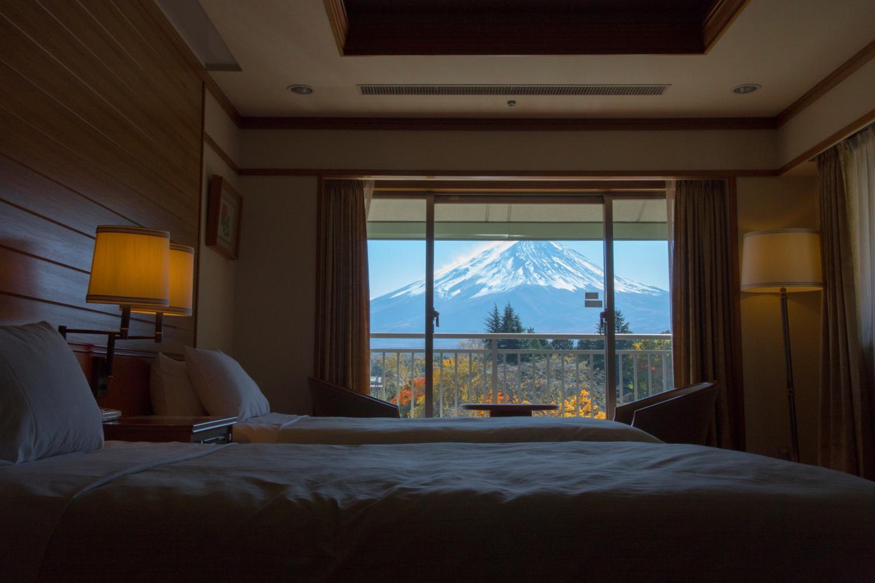 Suite with Mountain View