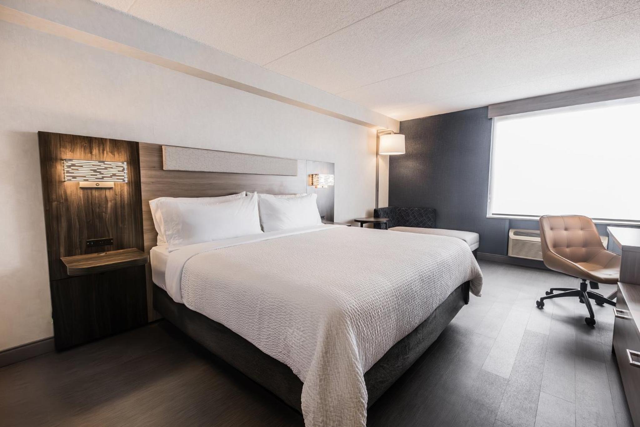 Standard King Room - Photo 7
