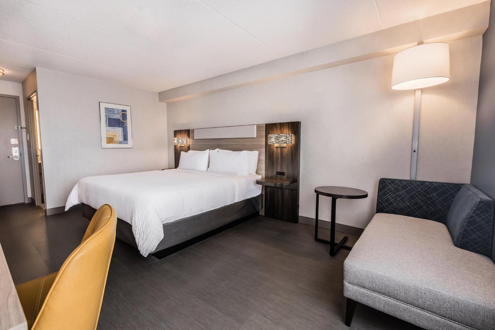 Standard King Room - Photo 4