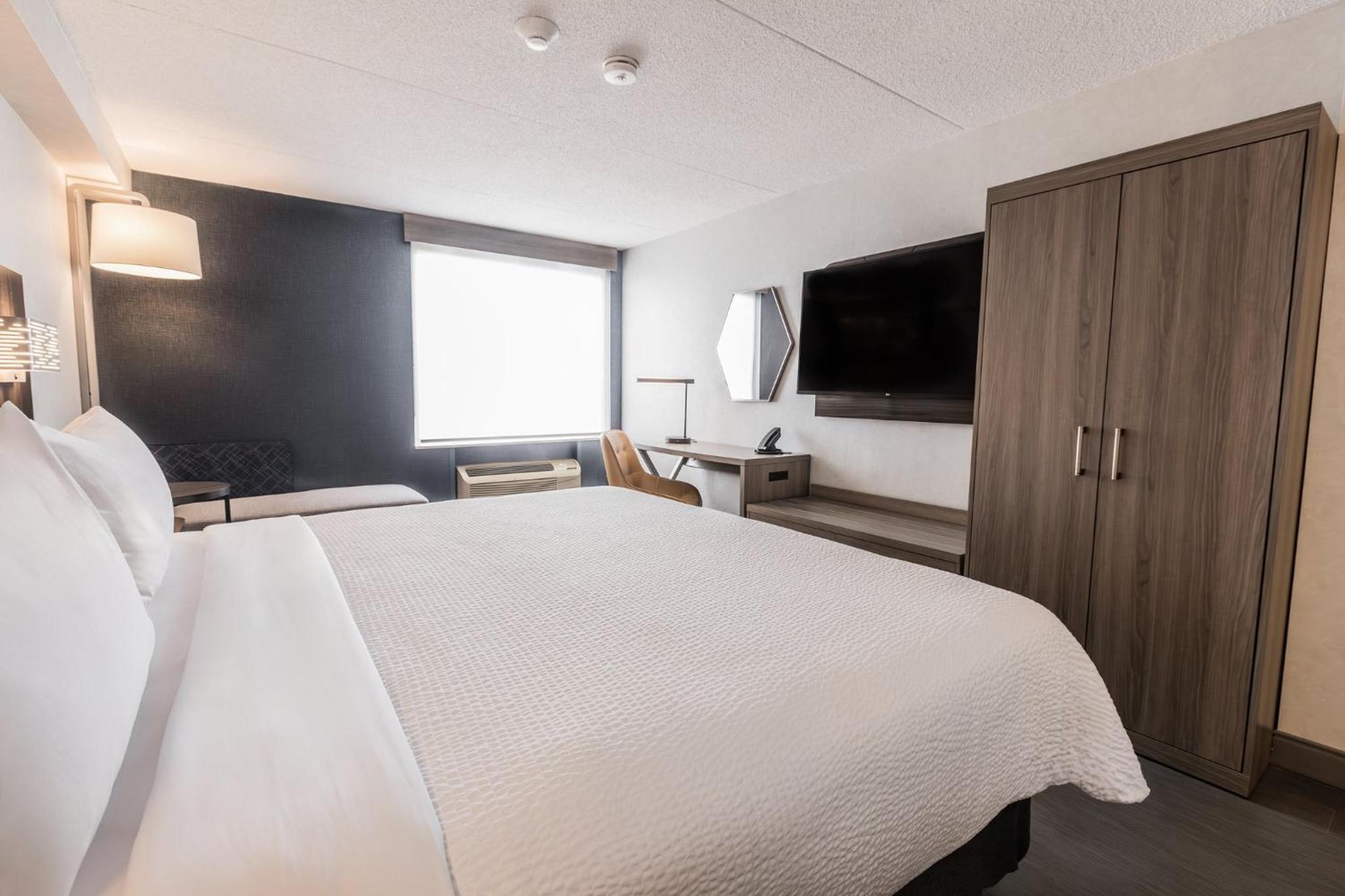 Standard King Room - Photo 6