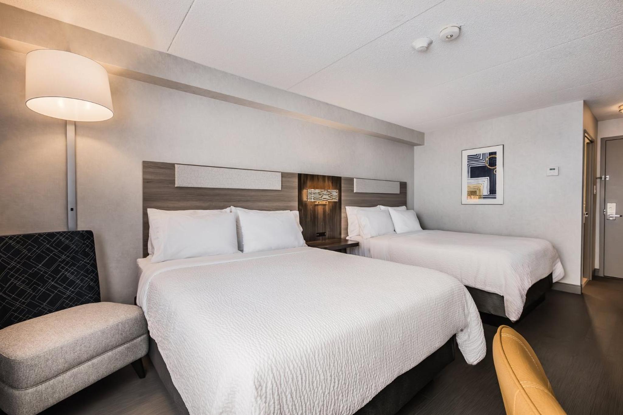 Standard Room with Two Queen Beds - Photo 27
