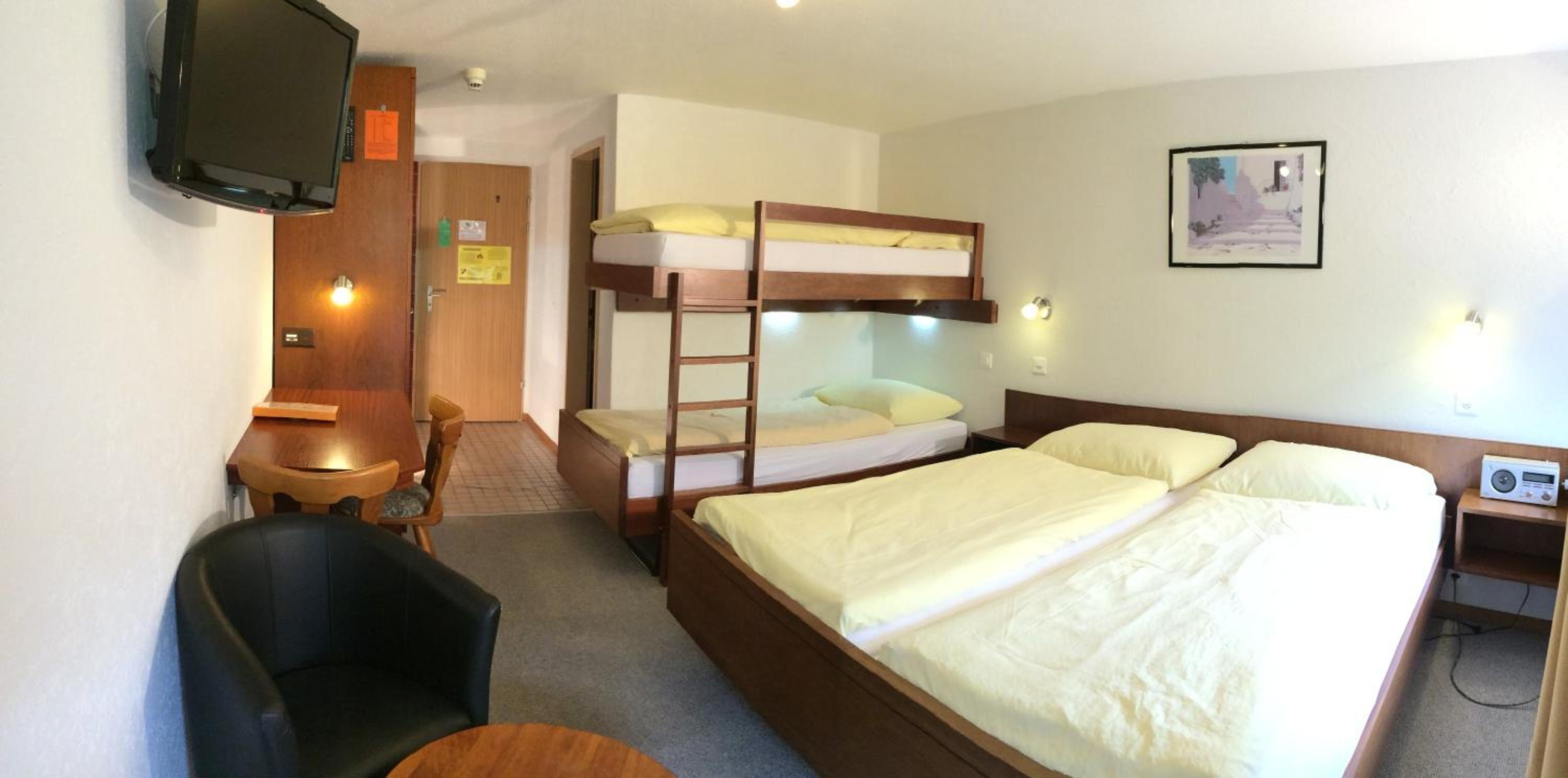 Quadruple Room with Lake View - Photo 3