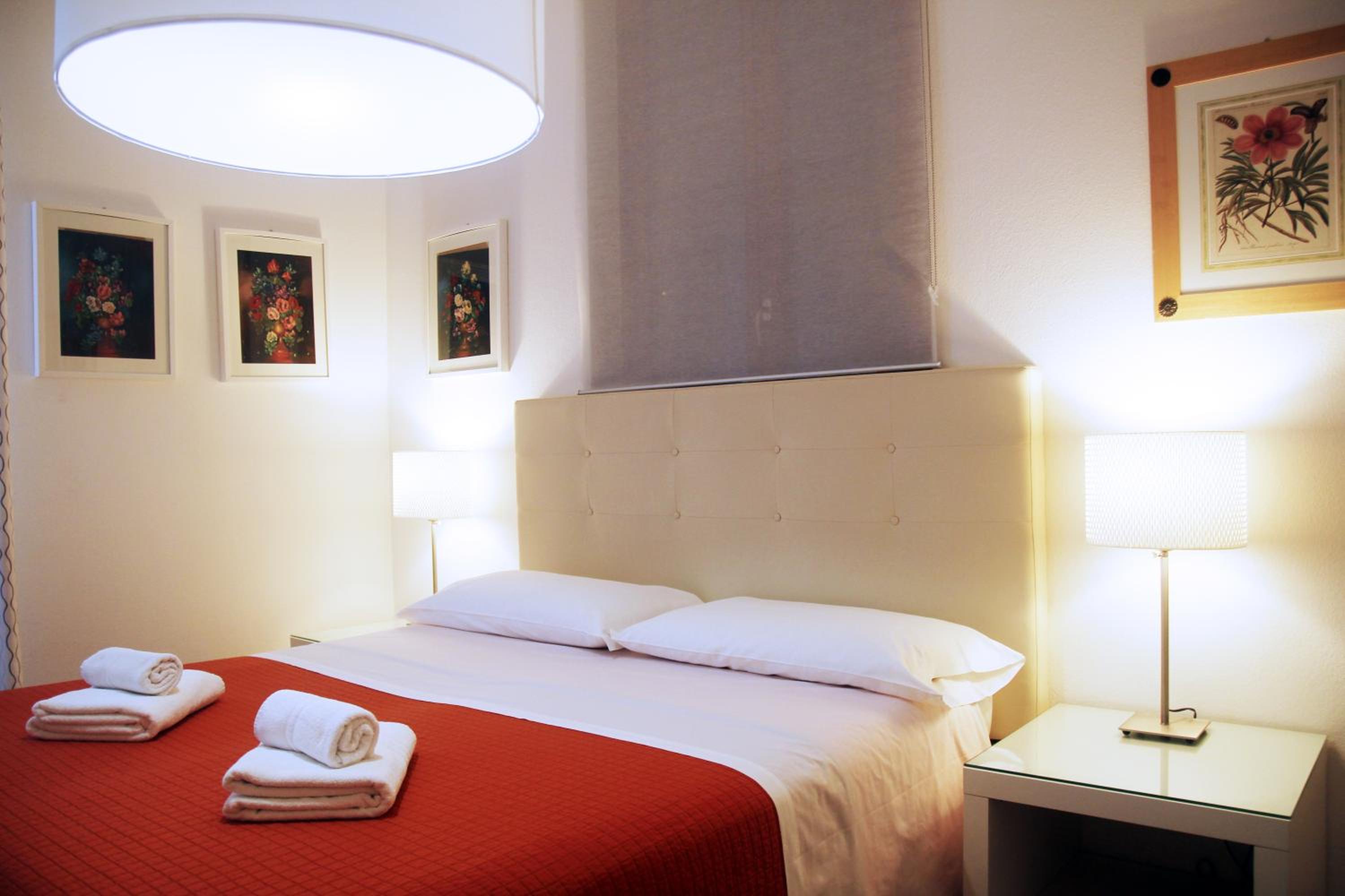 Double Room with Private Bathroom - Photo 4