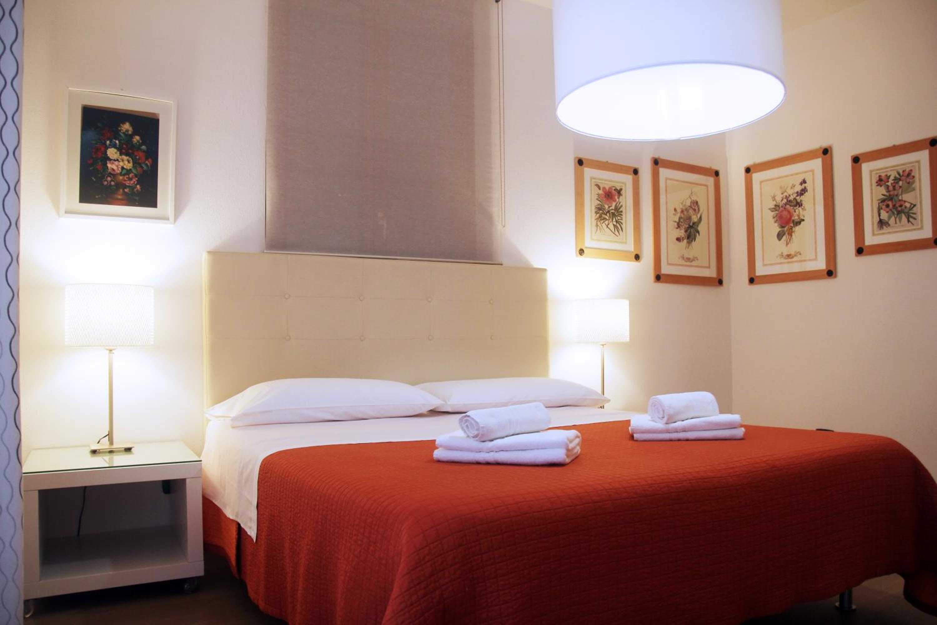 Double Room with Private Bathroom - Photo 3