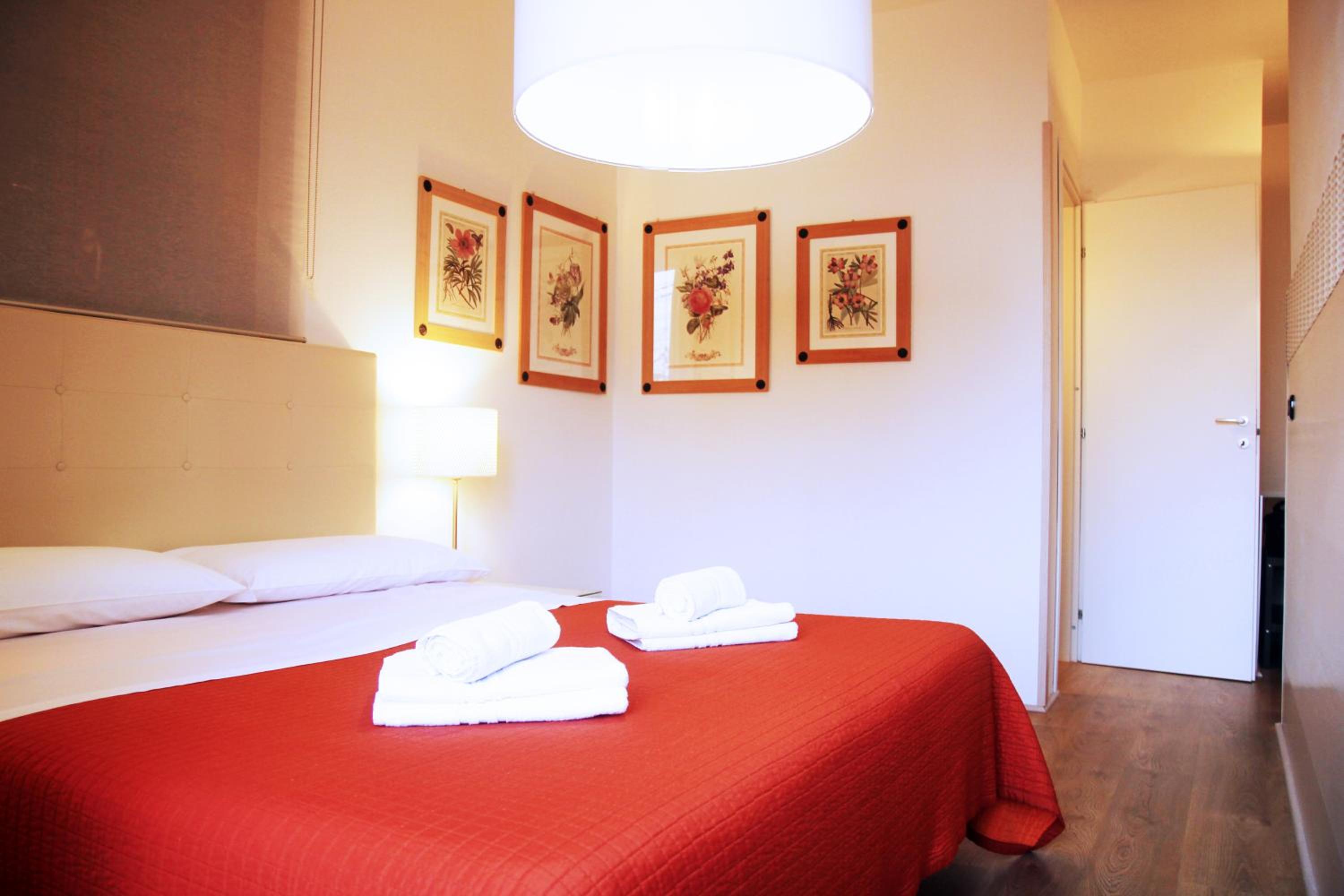 Double Room with Private Bathroom - Photo 17